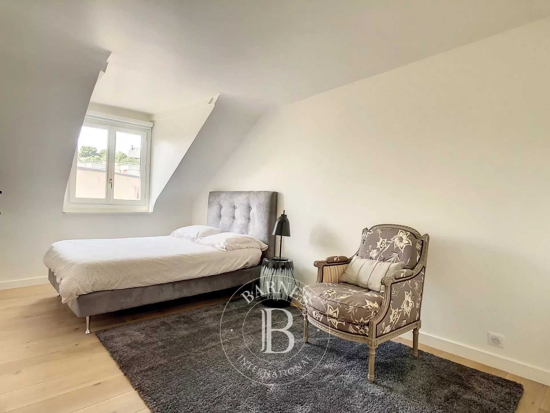 Apartment to rent 3 Bedrooms 904 sq ft Versailles Montreuil € 2,200