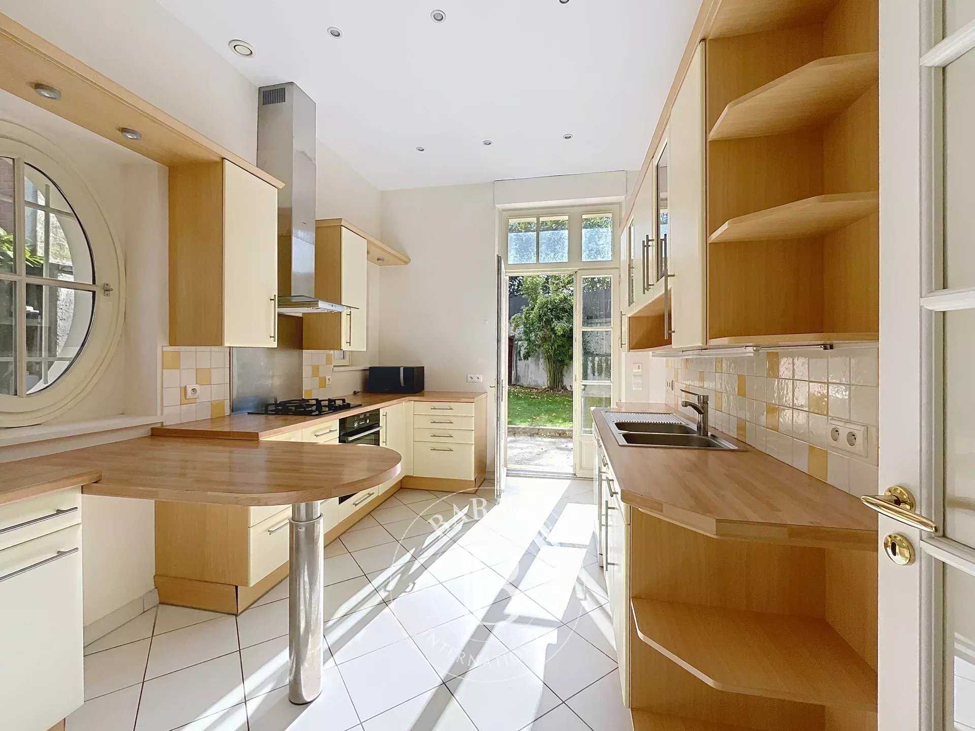 Versailles  - Maison 5 Pièces 4 Chambres