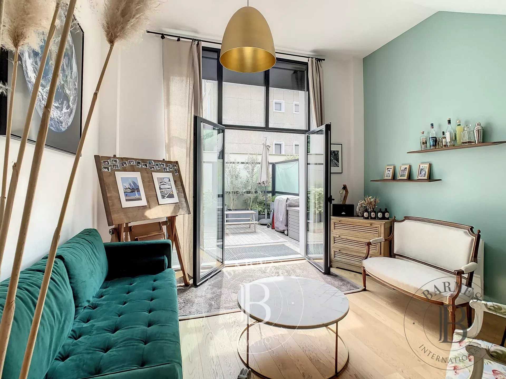 Suresnes  - Apartment 4 Bedrooms