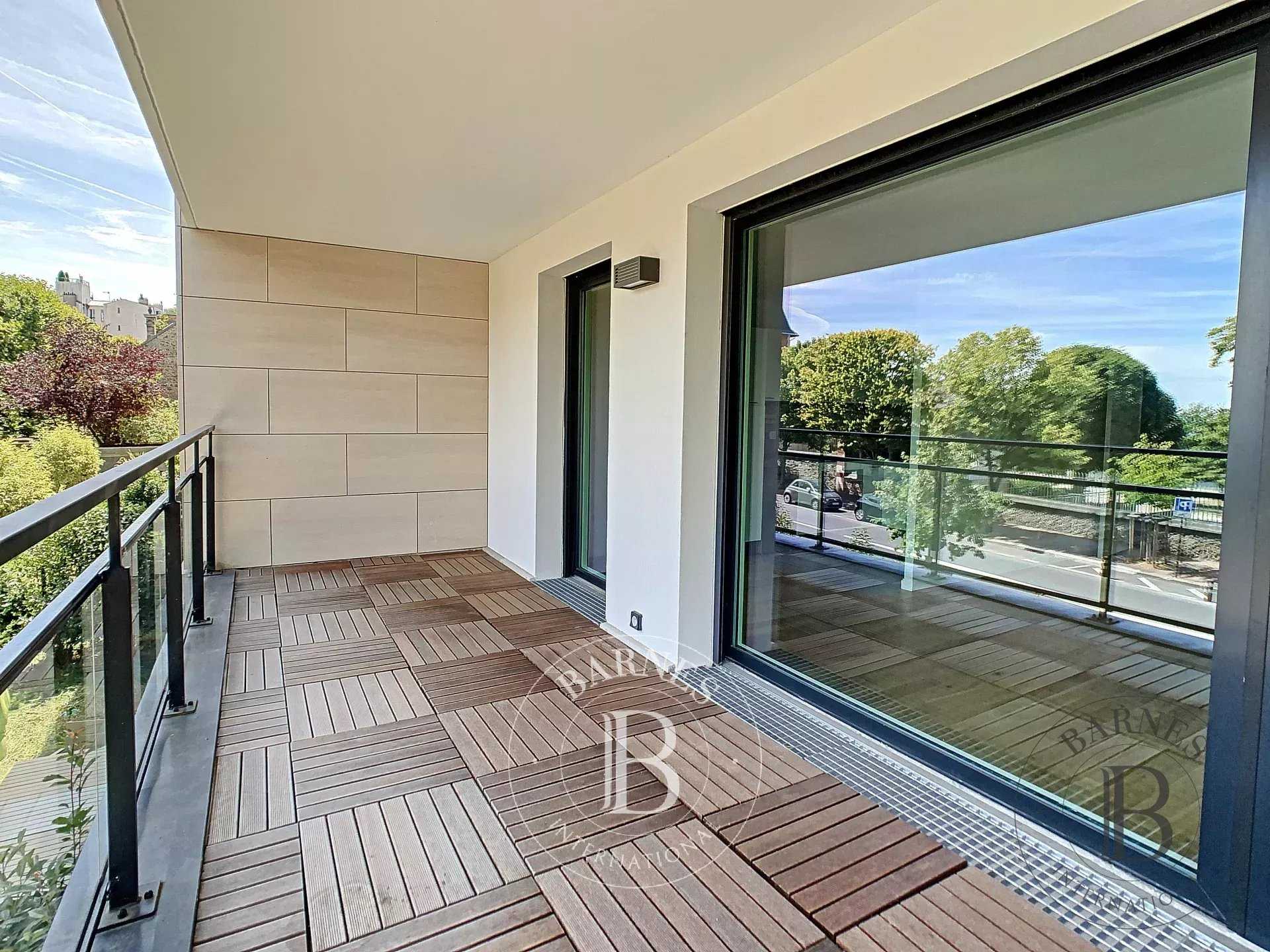 Saint-Cloud  - Appartement 3 Pi&egrave;ces 2 Chambres