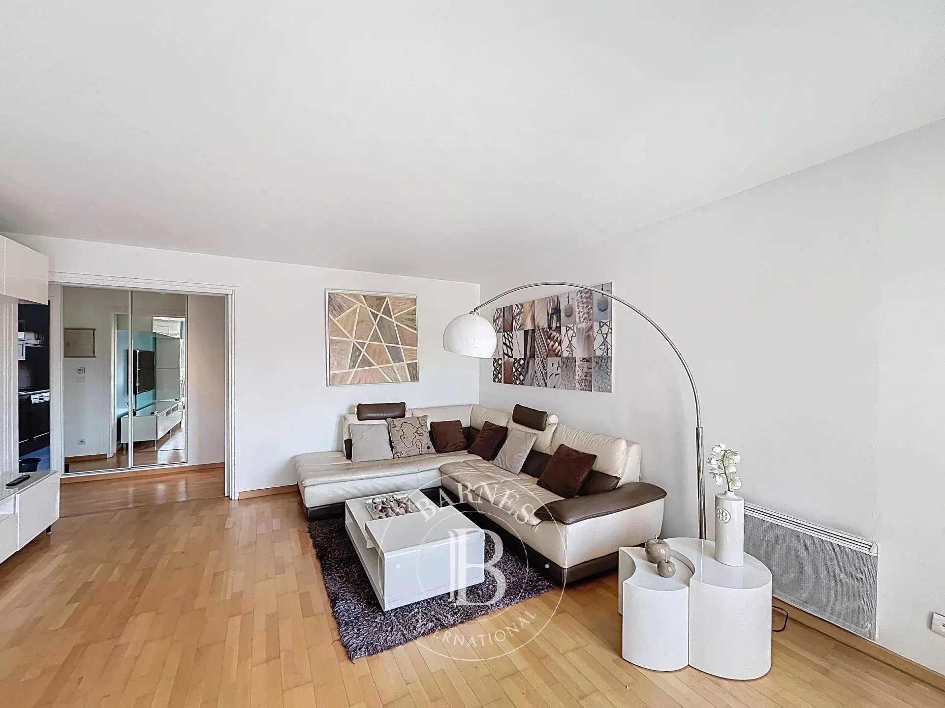 Suresnes  - Appartement 4 Pi&egrave;ces 3 Chambres