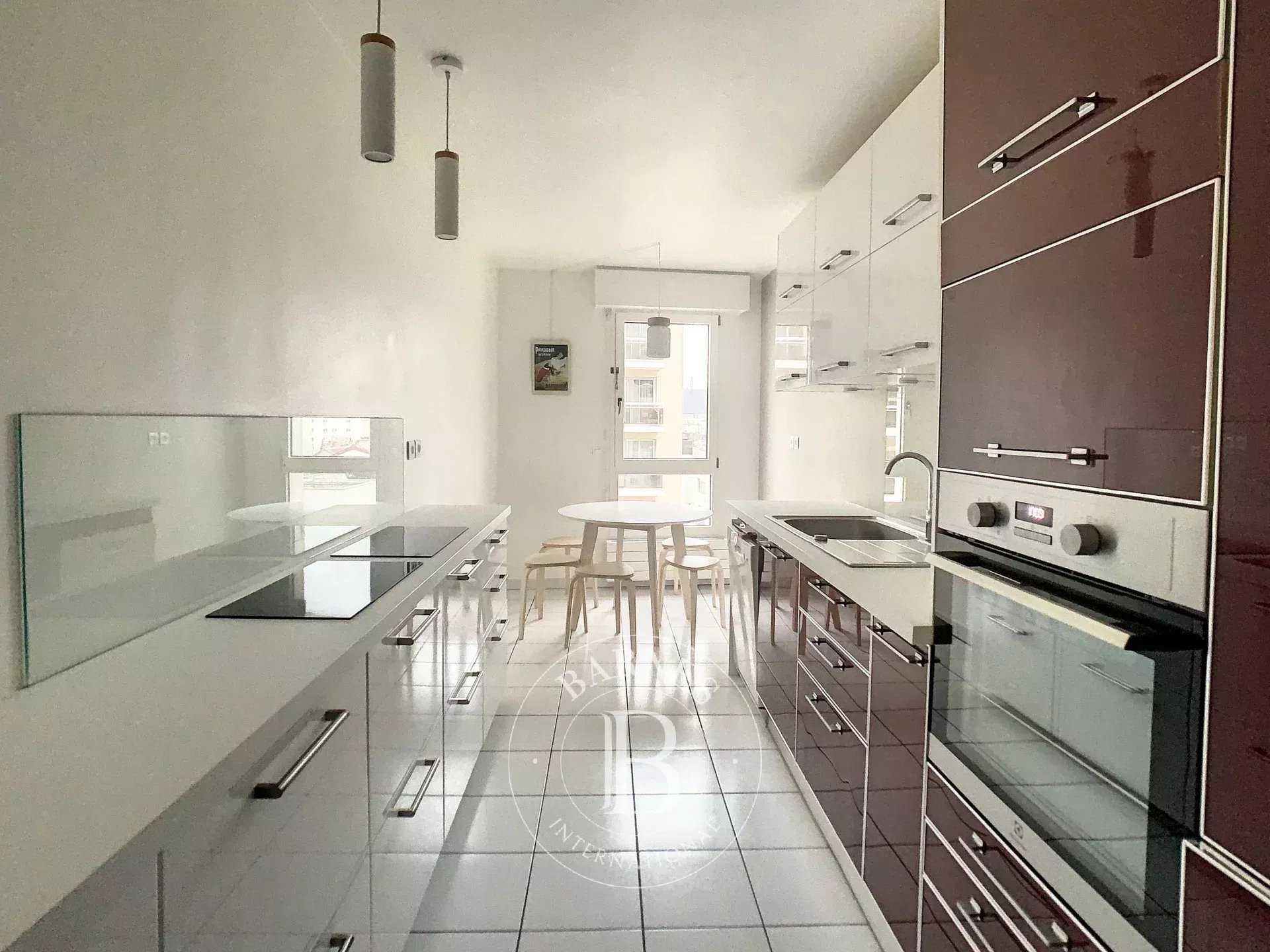 Boulogne-Billancourt  - Piso 5 Cuartos 3 Habitaciones