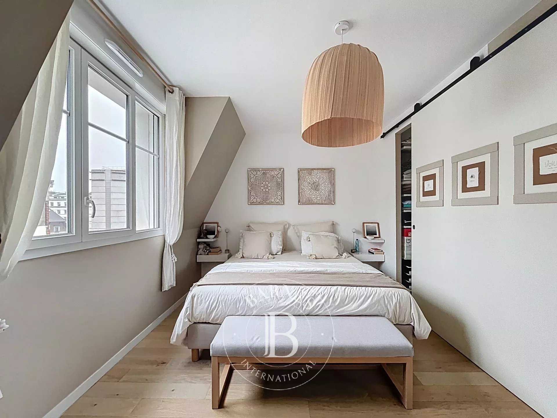 Suresnes  - House 4 Bedrooms