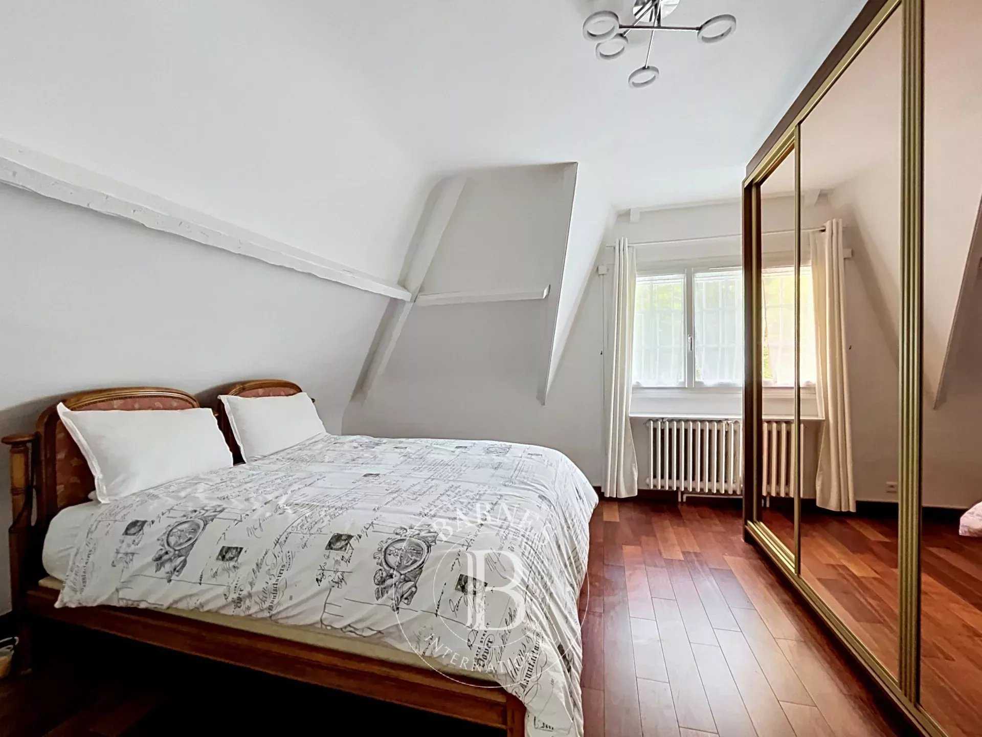Vaucresson  - Maison 10 Pi&egrave;ces 4 Chambres