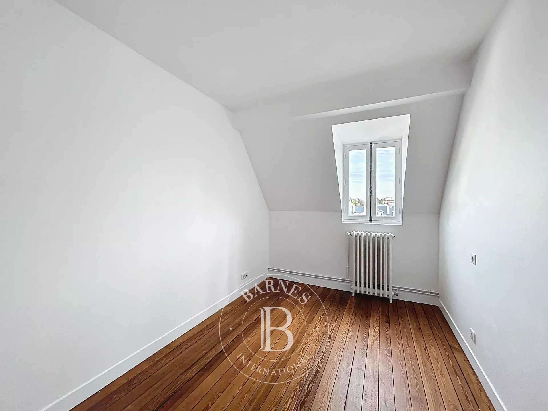 Versailles  - Appartement 4 Pi&egrave;ces 3 Chambres