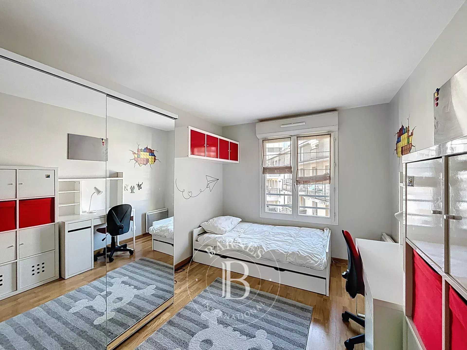 Suresnes  - Appartement 4 Pi&egrave;ces 3 Chambres