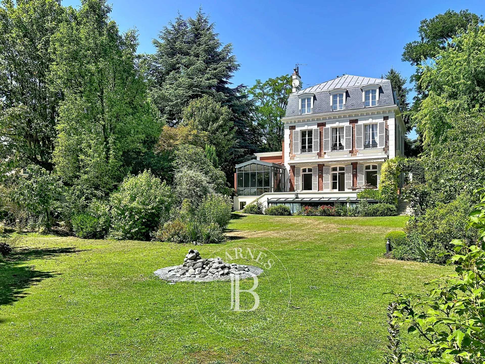 Saint-Cloud  - House 6 Bedrooms
