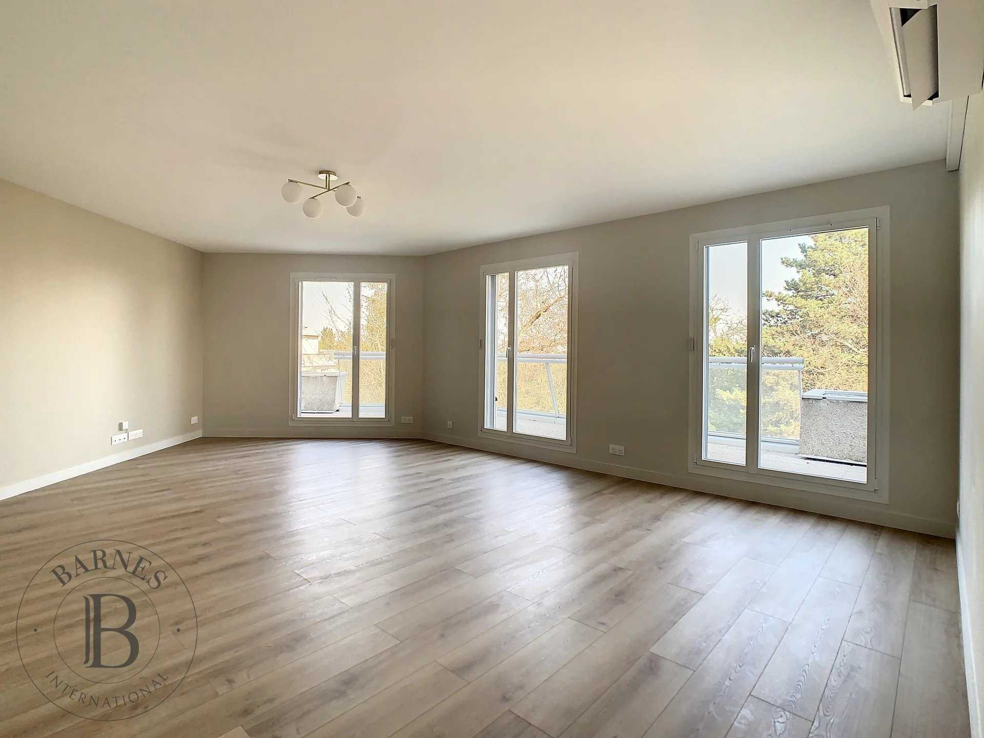 Saint-Cloud  - Appartement 4 Pi&egrave;ces 3 Chambres