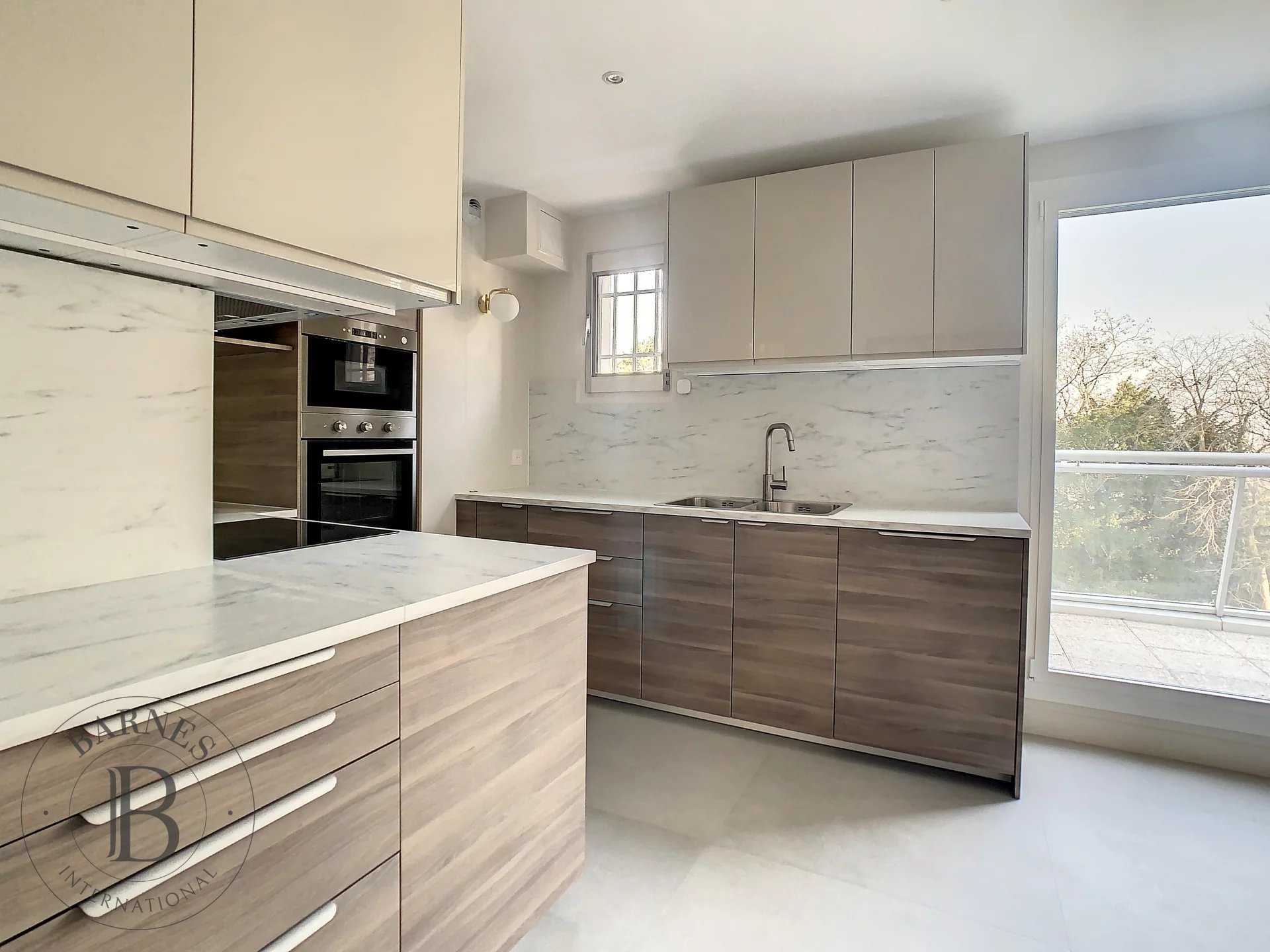 Saint-Cloud  - Appartement 4 Pi&egrave;ces 3 Chambres