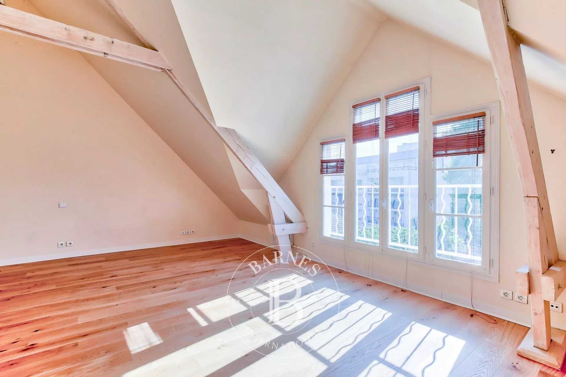 Suresnes  - Maison 7 Pi&egrave;ces 5 Chambres