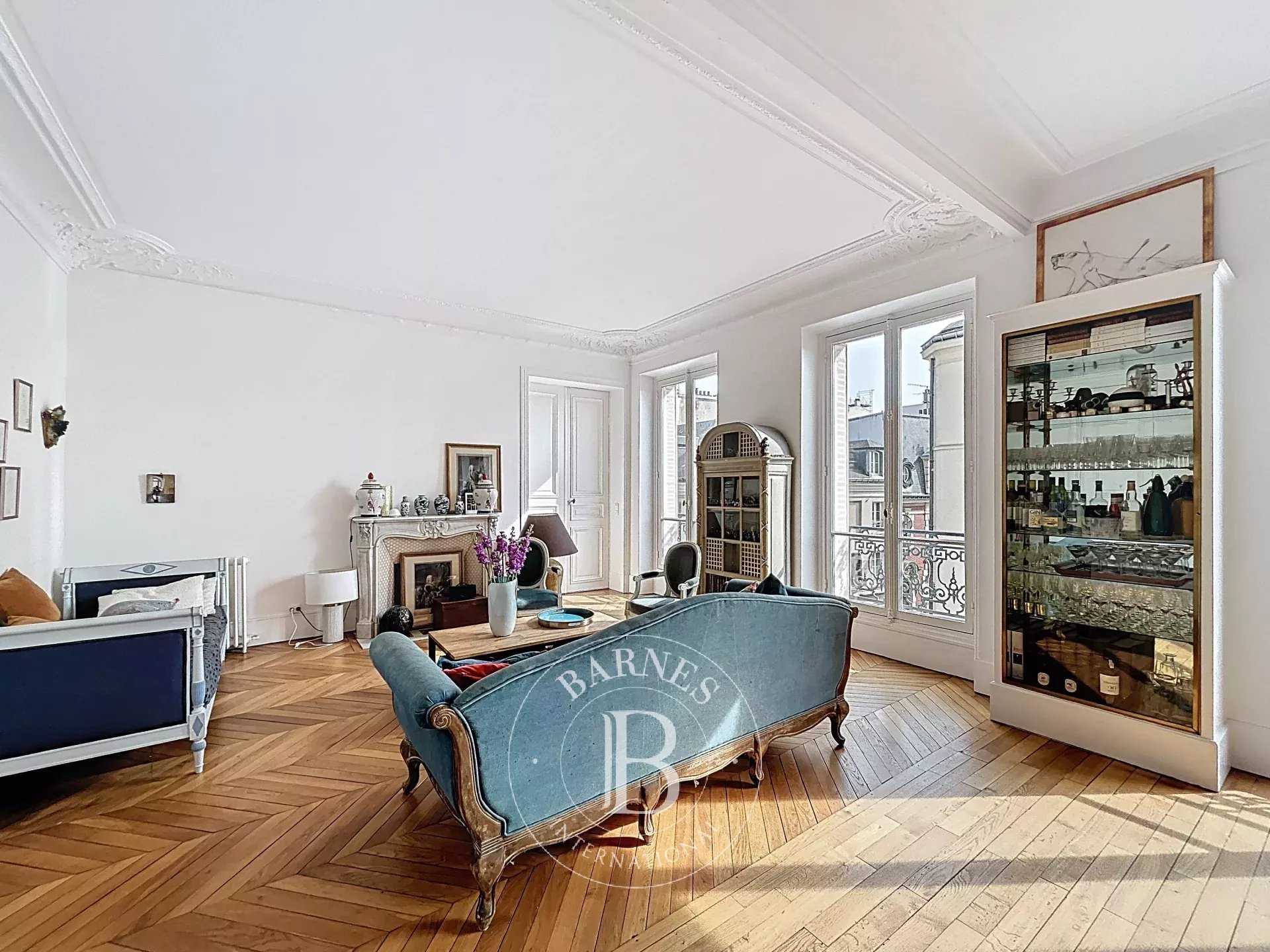 Versailles  - Piso 5 Cuartos 3 Habitaciones