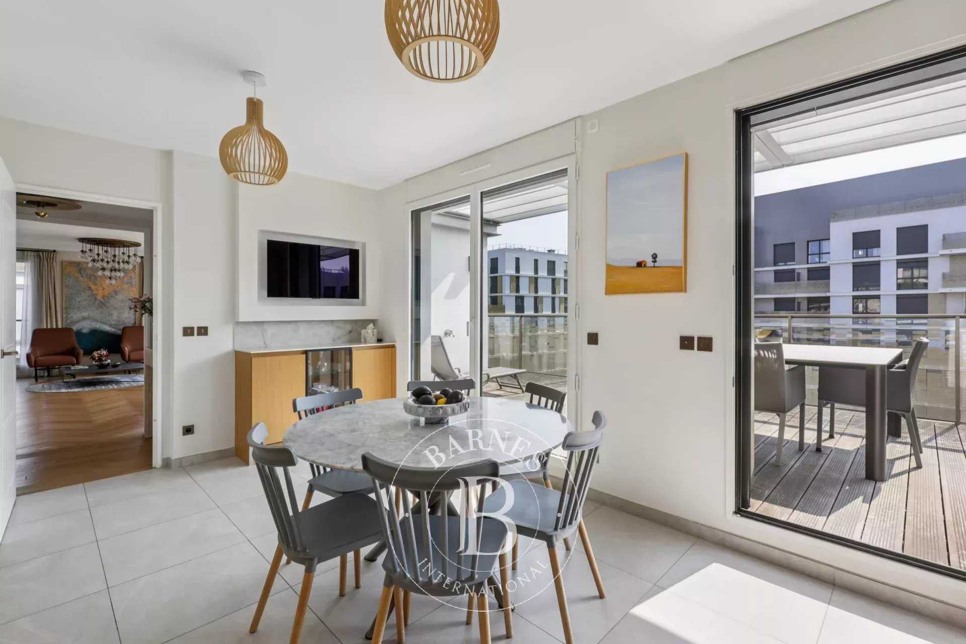 Issy-les-Moulineaux  - Appartement 8 Pièces 5 Chambres