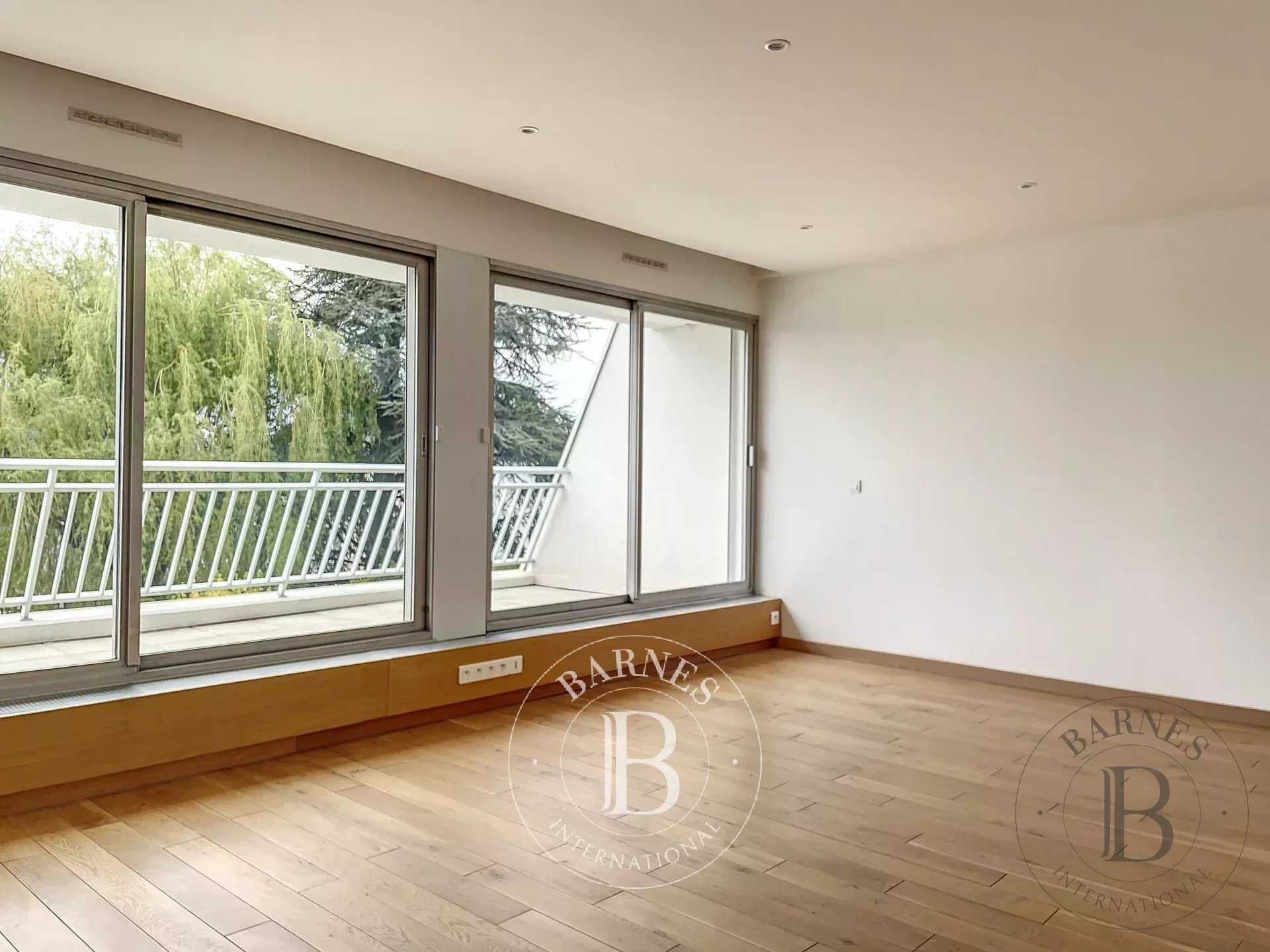 Apartment Rueil-Malmaison  -  ref 82318339 (picture 1)