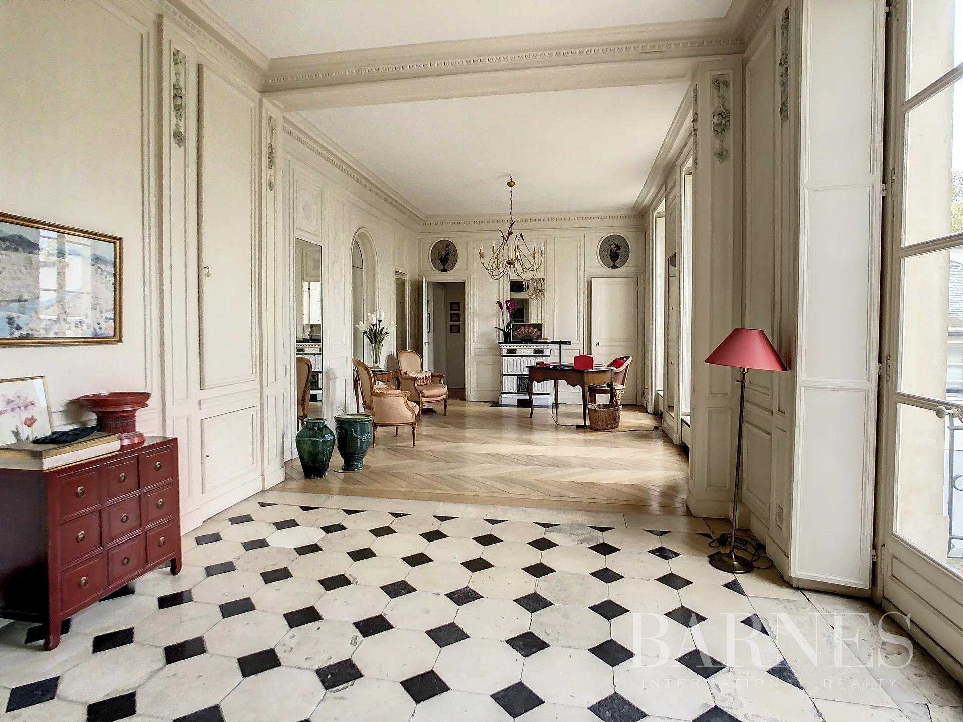 Versailles  - Appartement 6 Pièces 2 Chambres