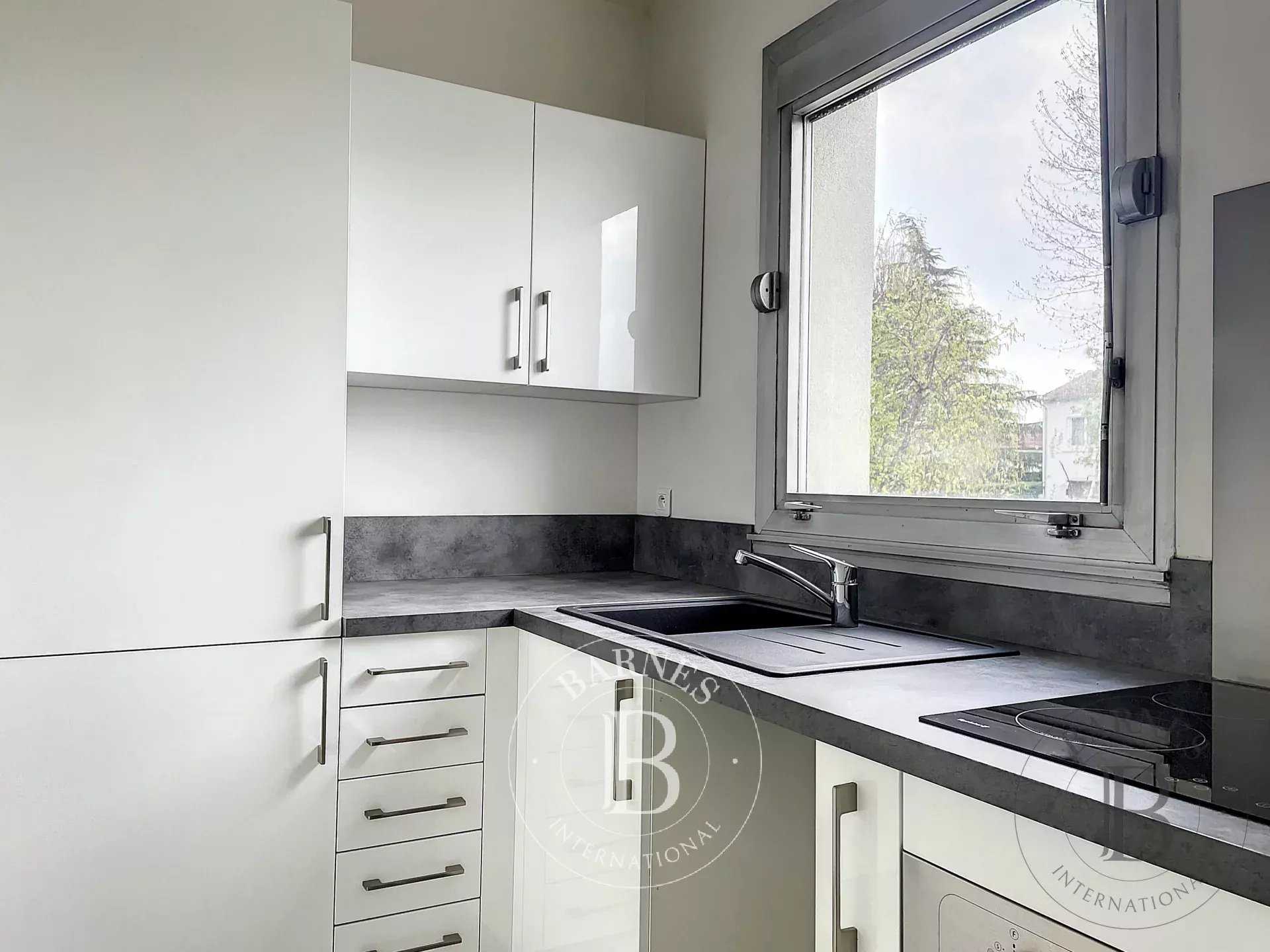 Appartement Rueil-Malmaison  -  ref 82318339 (picture 2)