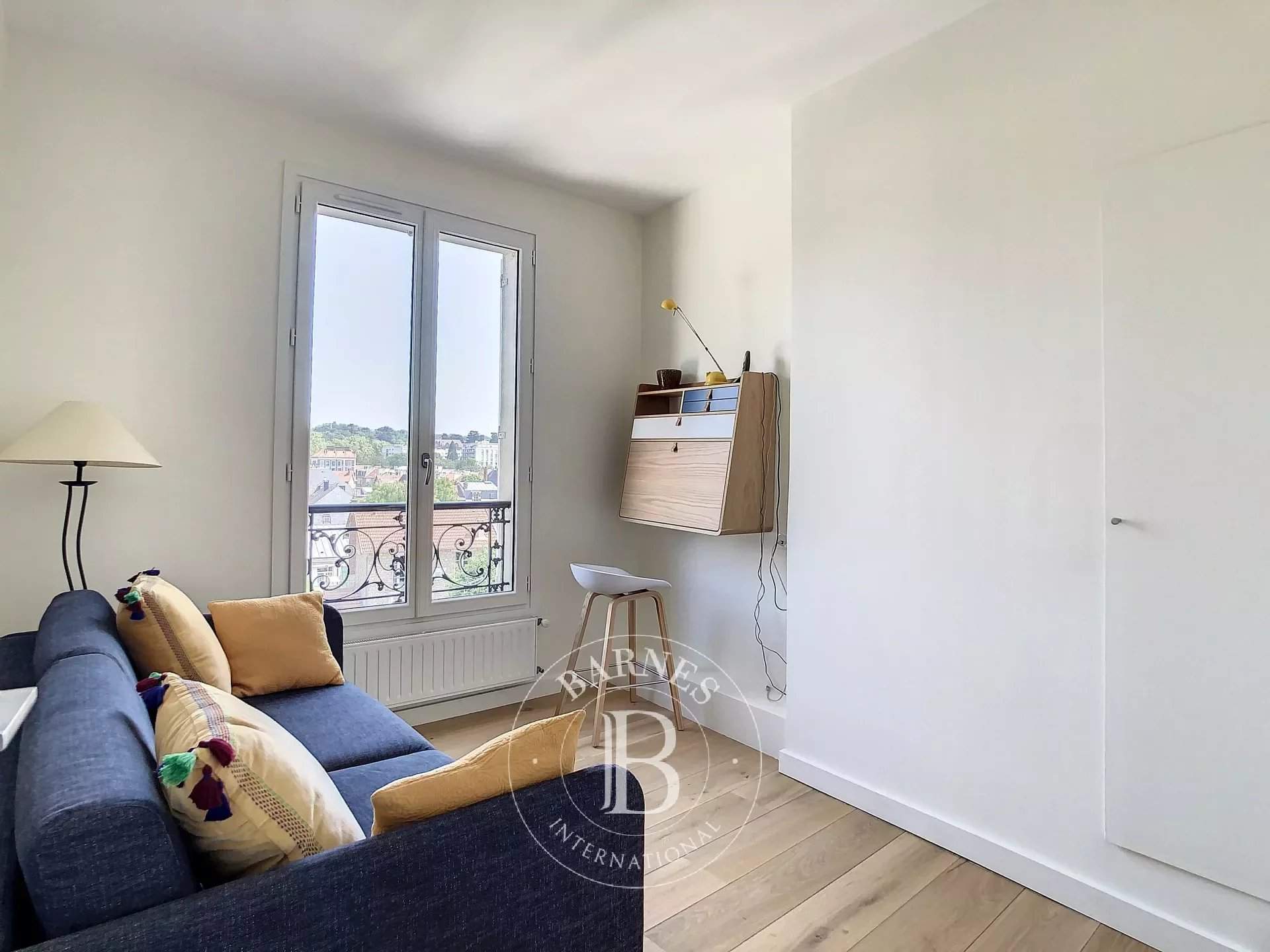 Apartment to rent 3 Bedrooms 904 sq ft Versailles Montreuil € 2,200