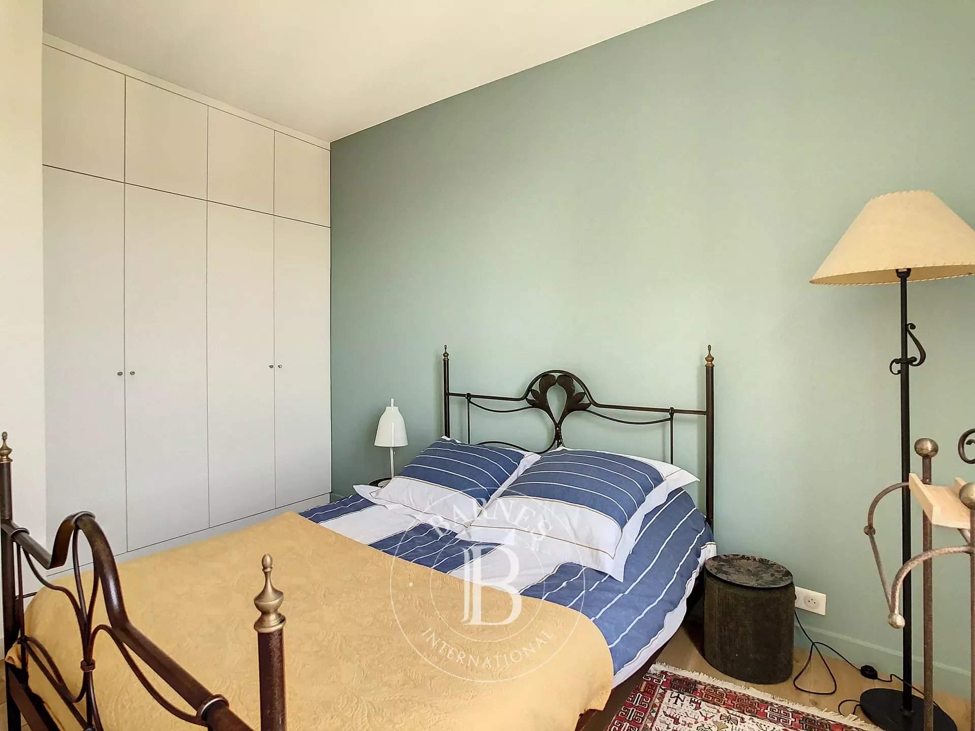 Apartment to rent 3 Bedrooms 904 sq ft Versailles Montreuil € 2,200