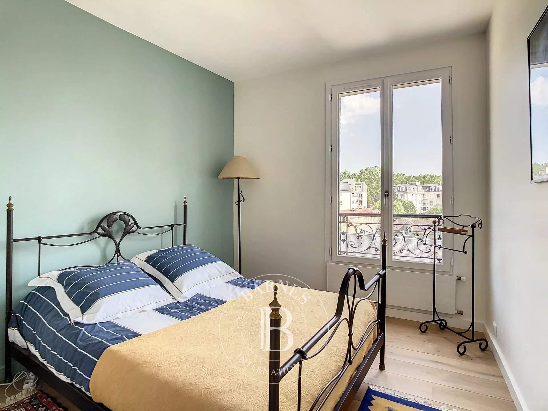 Apartment to rent 3 Bedrooms 904 sq ft Versailles Montreuil € 2,200