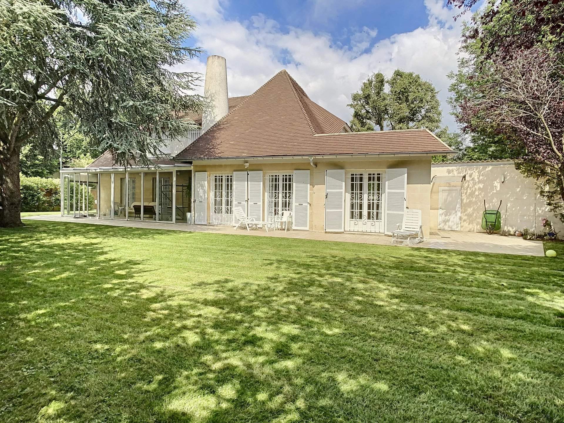 Vaucresson  - House 4 Bedrooms - picture 1