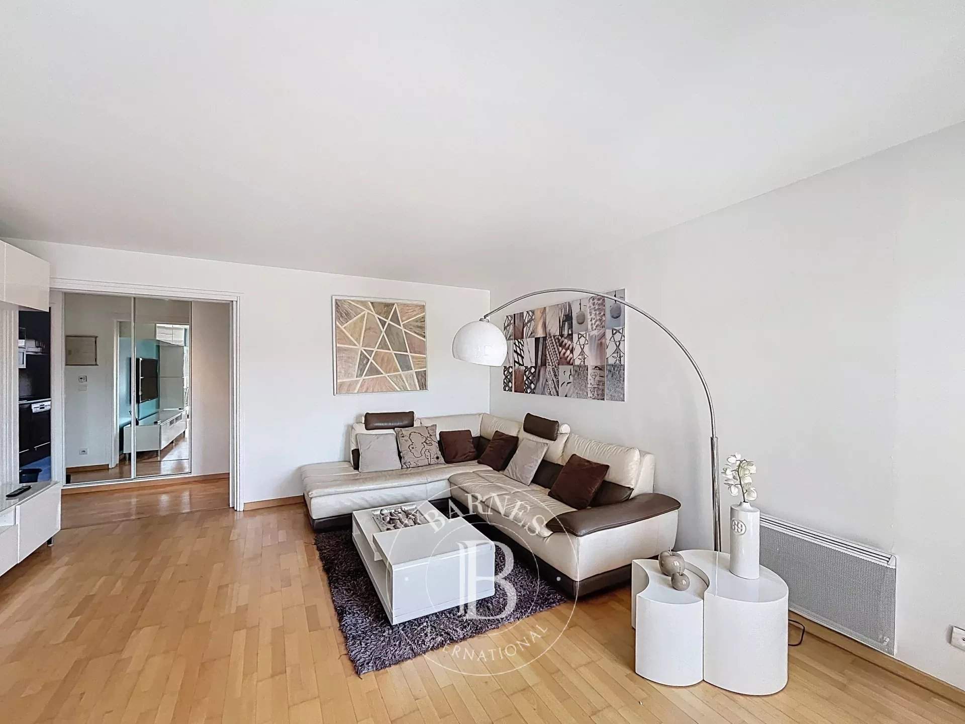 Suresnes  - Appartement 4 Pi&egrave;ces 3 Chambres - picture 2