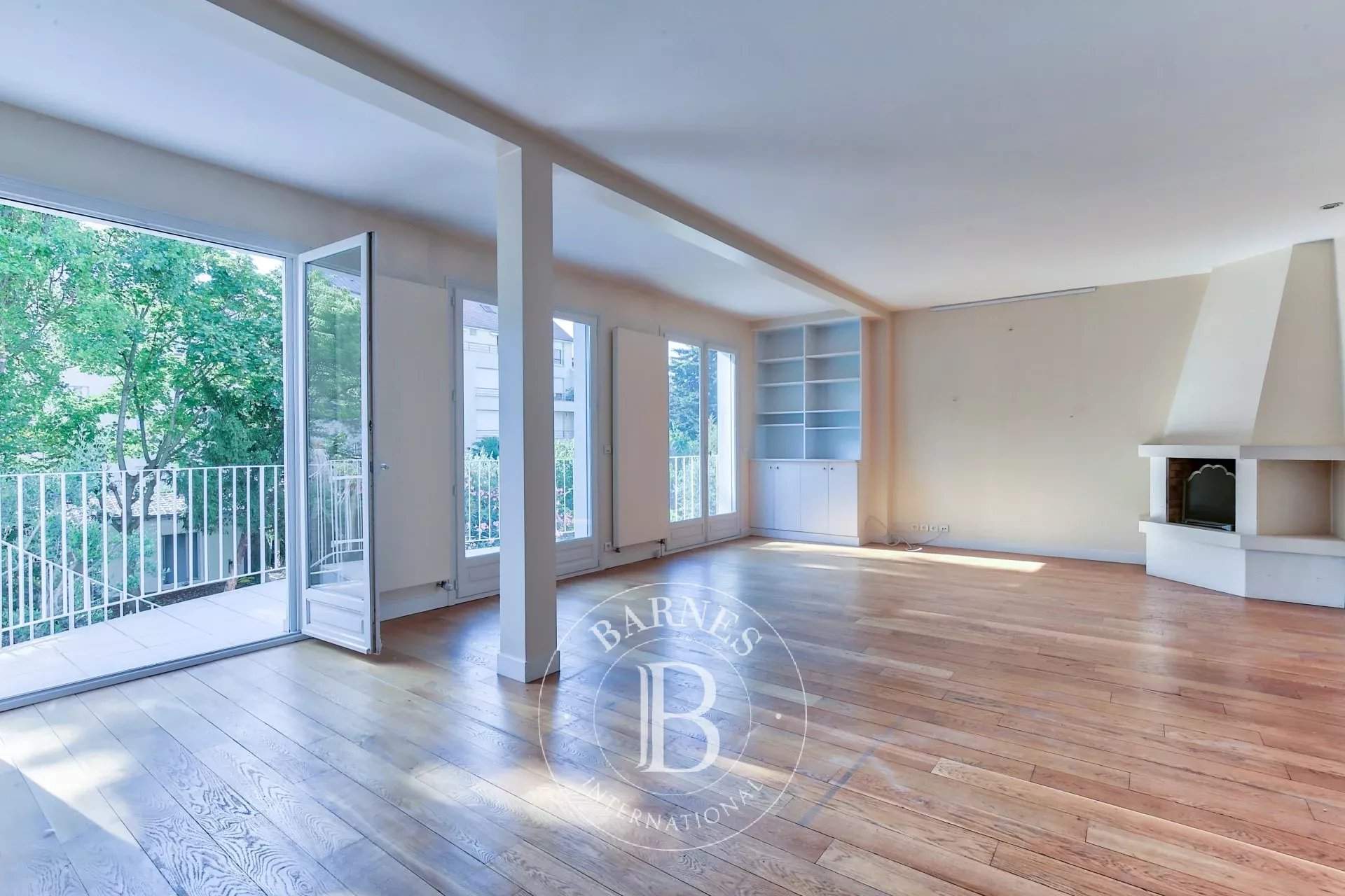 Suresnes  - Maison 7 Pi&egrave;ces 5 Chambres - picture 1