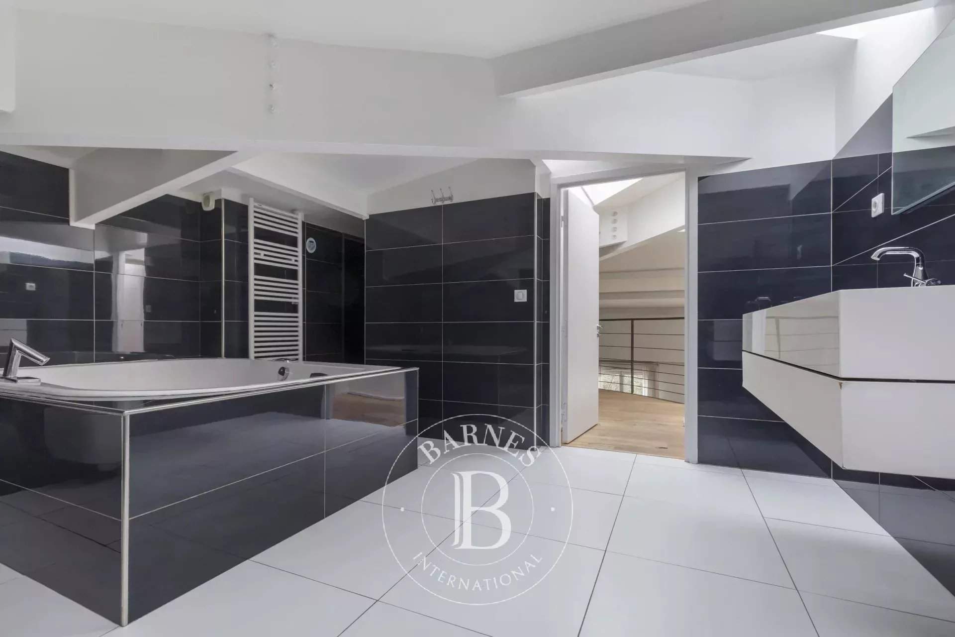 Saint-Cloud  - Apartment 4 Bedrooms - picture 16