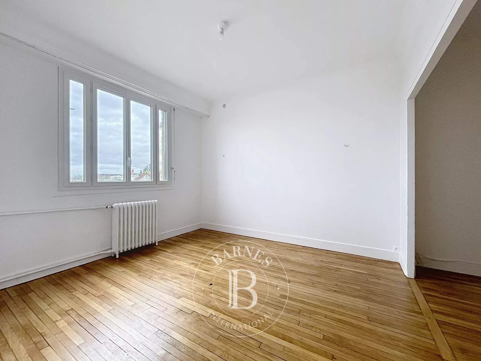 Saint-Cloud  - Maison 6 Pi&egrave;ces 4 Chambres - picture 2