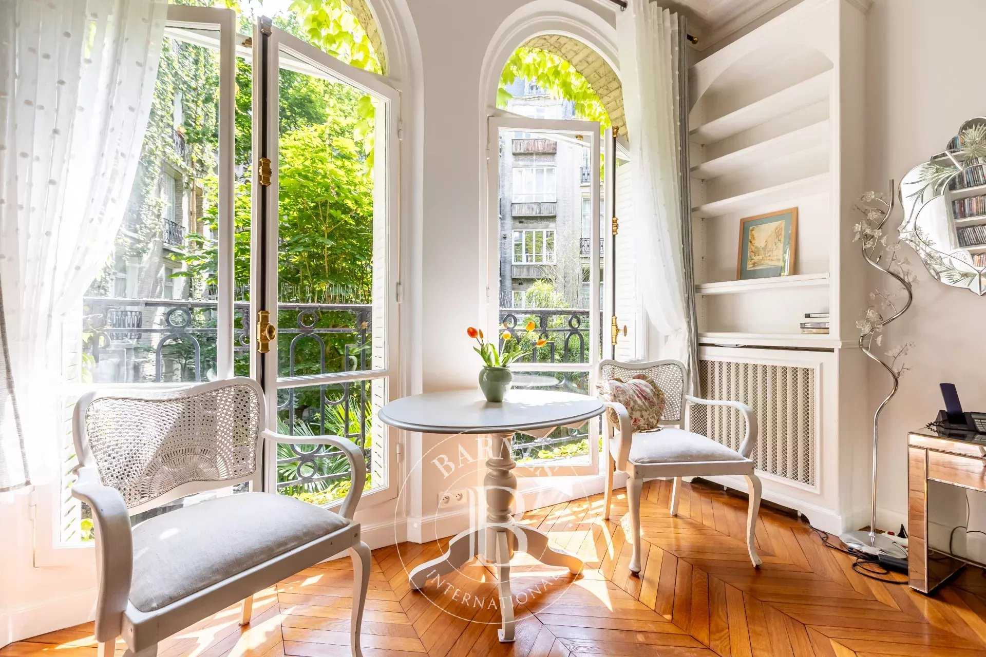 Paris  - Appartement 7 Pièces 4 Chambres