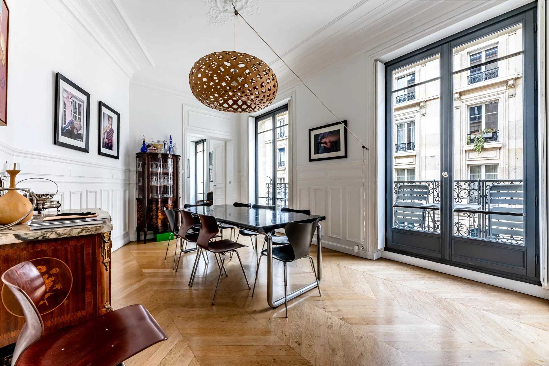 Paris  - Appartement 5 Pièces 3 Chambres