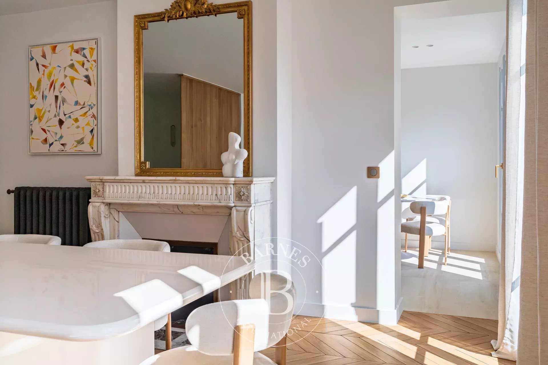 Paris  - Appartement 6 Pièces 4 Chambres