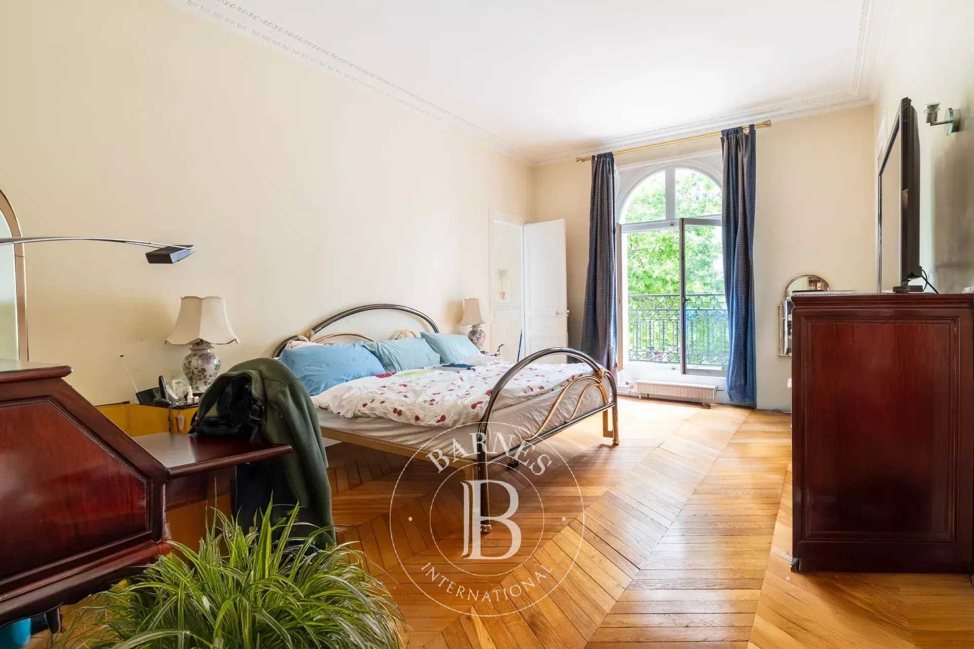 Paris  - Appartement 7 Pièces 5 Chambres