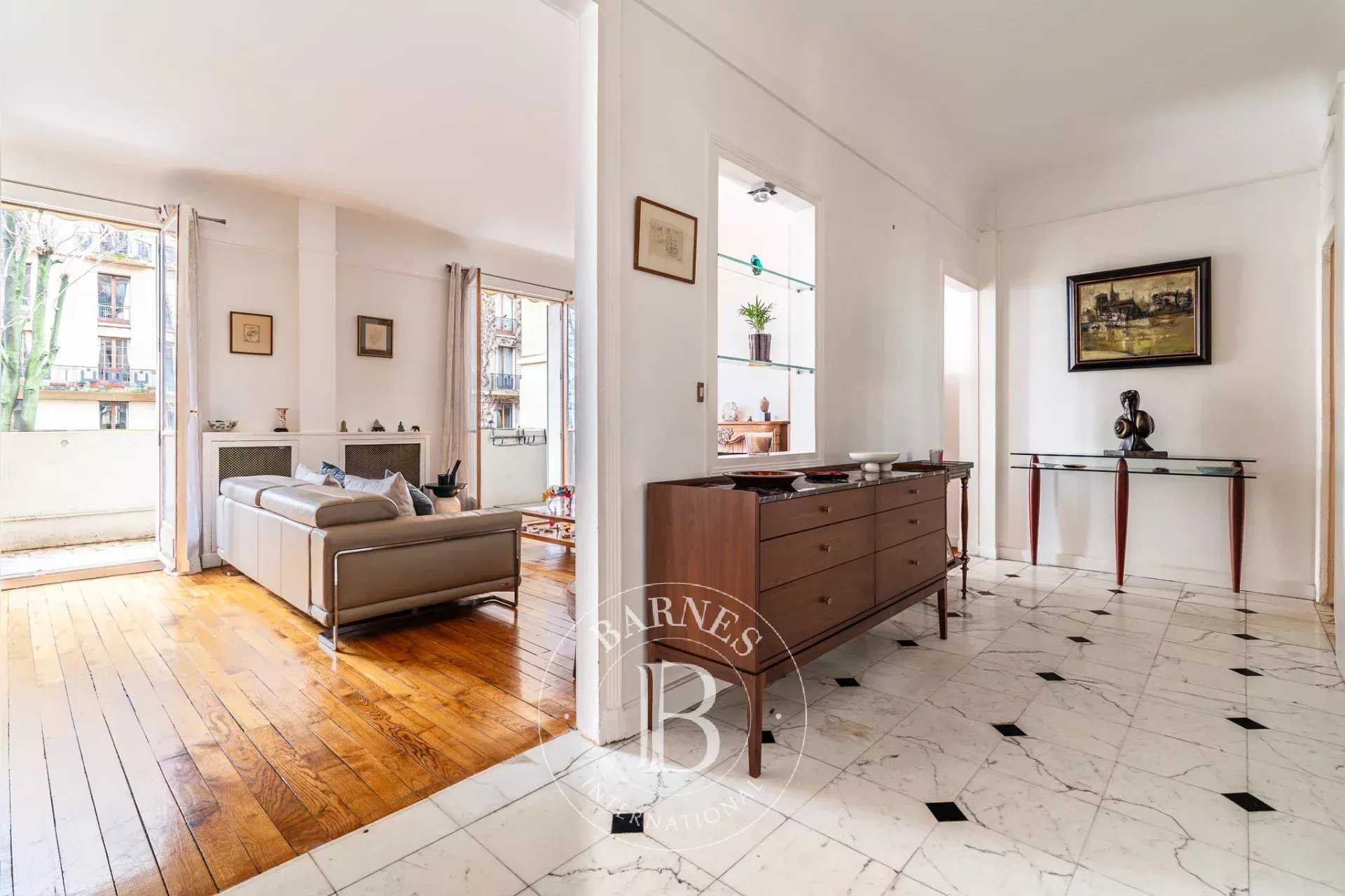 Paris  - Appartement 4 Pi&egrave;ces 2 Chambres