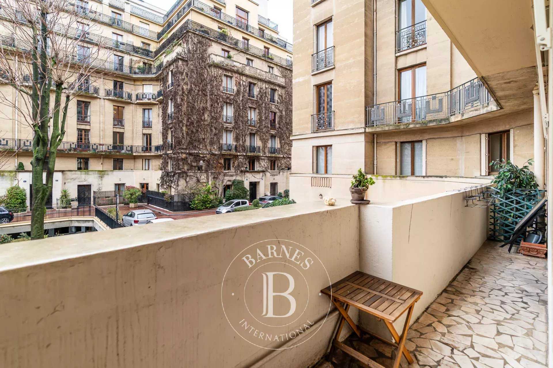 Paris  - Appartement 4 Pi&egrave;ces 2 Chambres