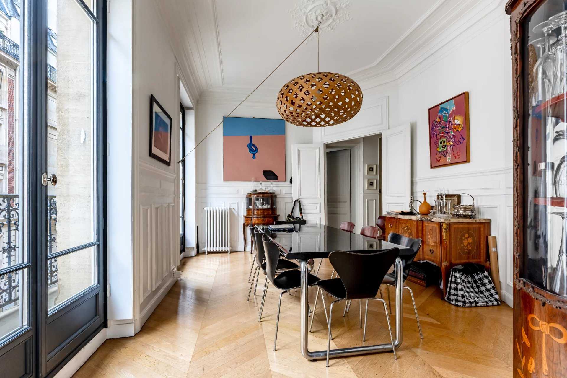 Paris  - Appartement 5 Pièces 3 Chambres