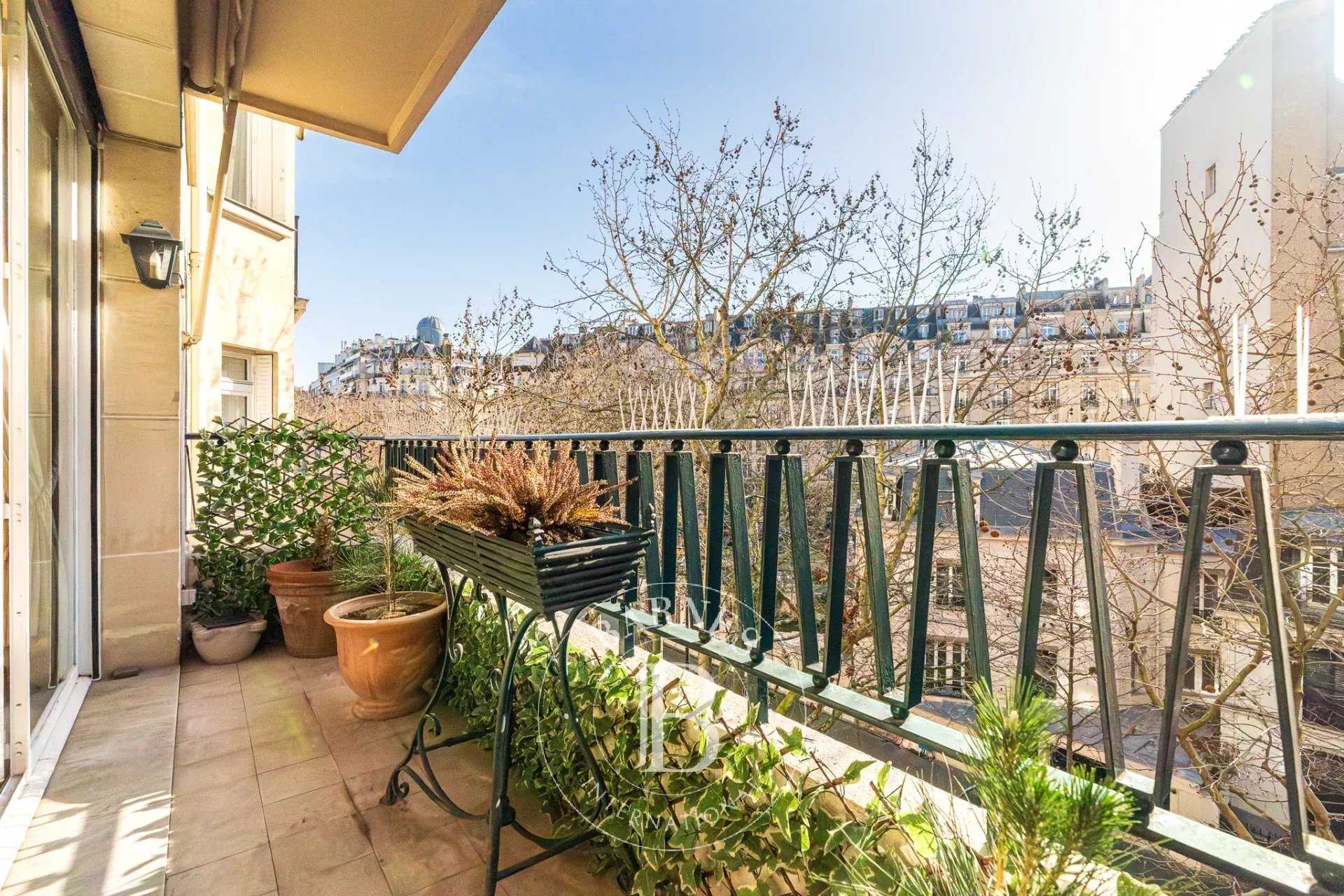 Paris  - Appartement 3 Pi&egrave;ces 2 Chambres