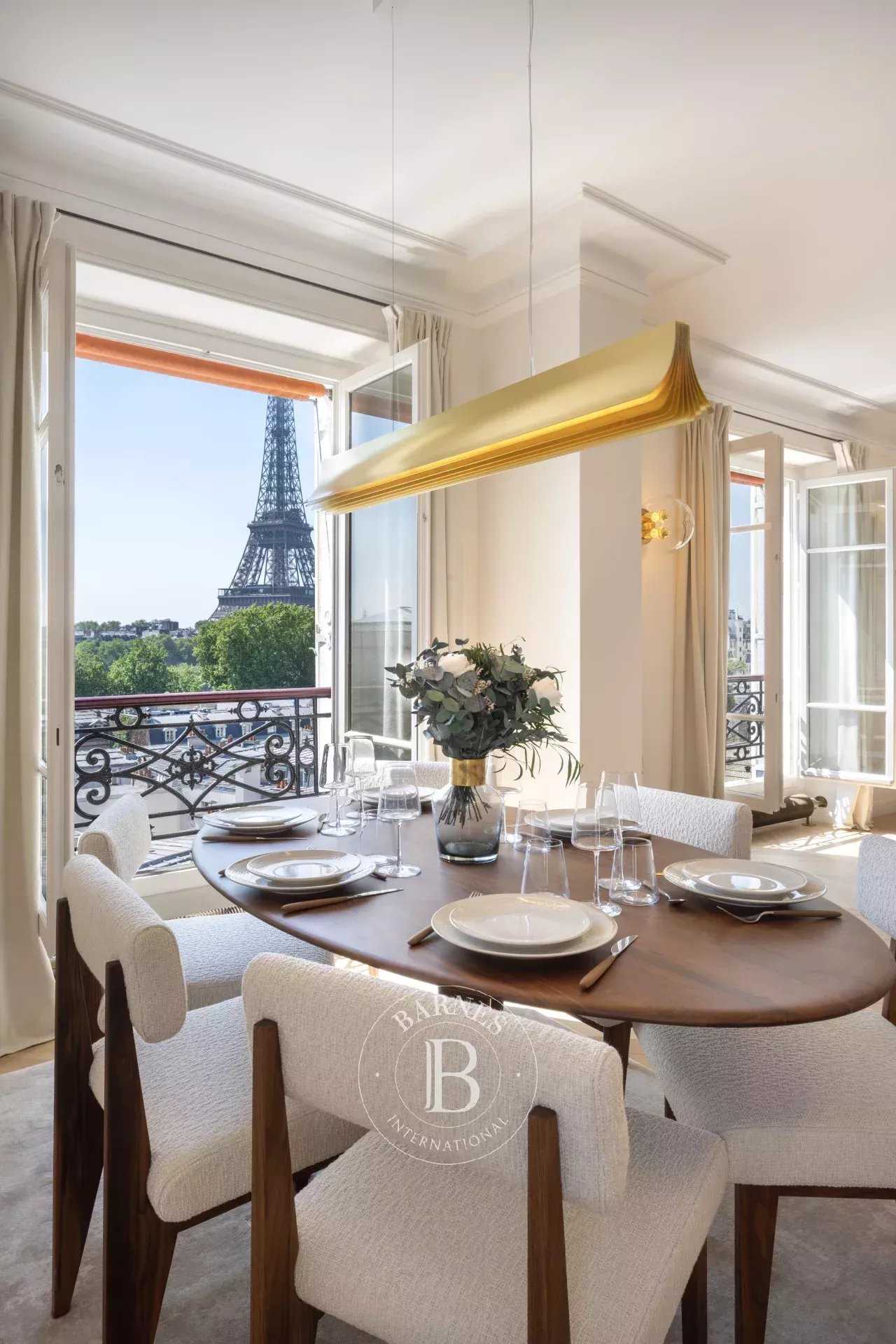 Paris  - Appartement 4 Pi&egrave;ces 2 Chambres