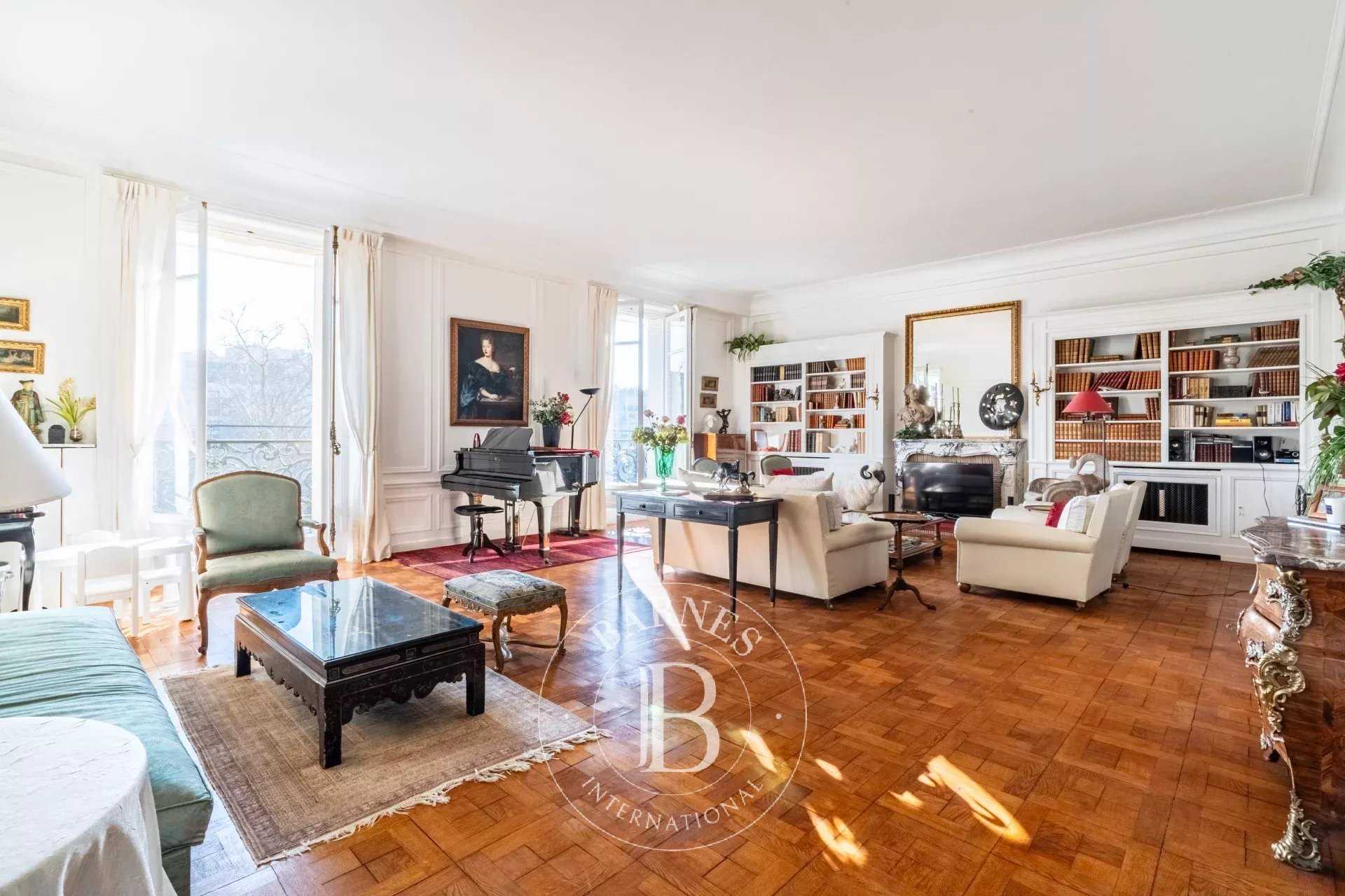Paris  - Appartement 7 Pièces 4 Chambres
