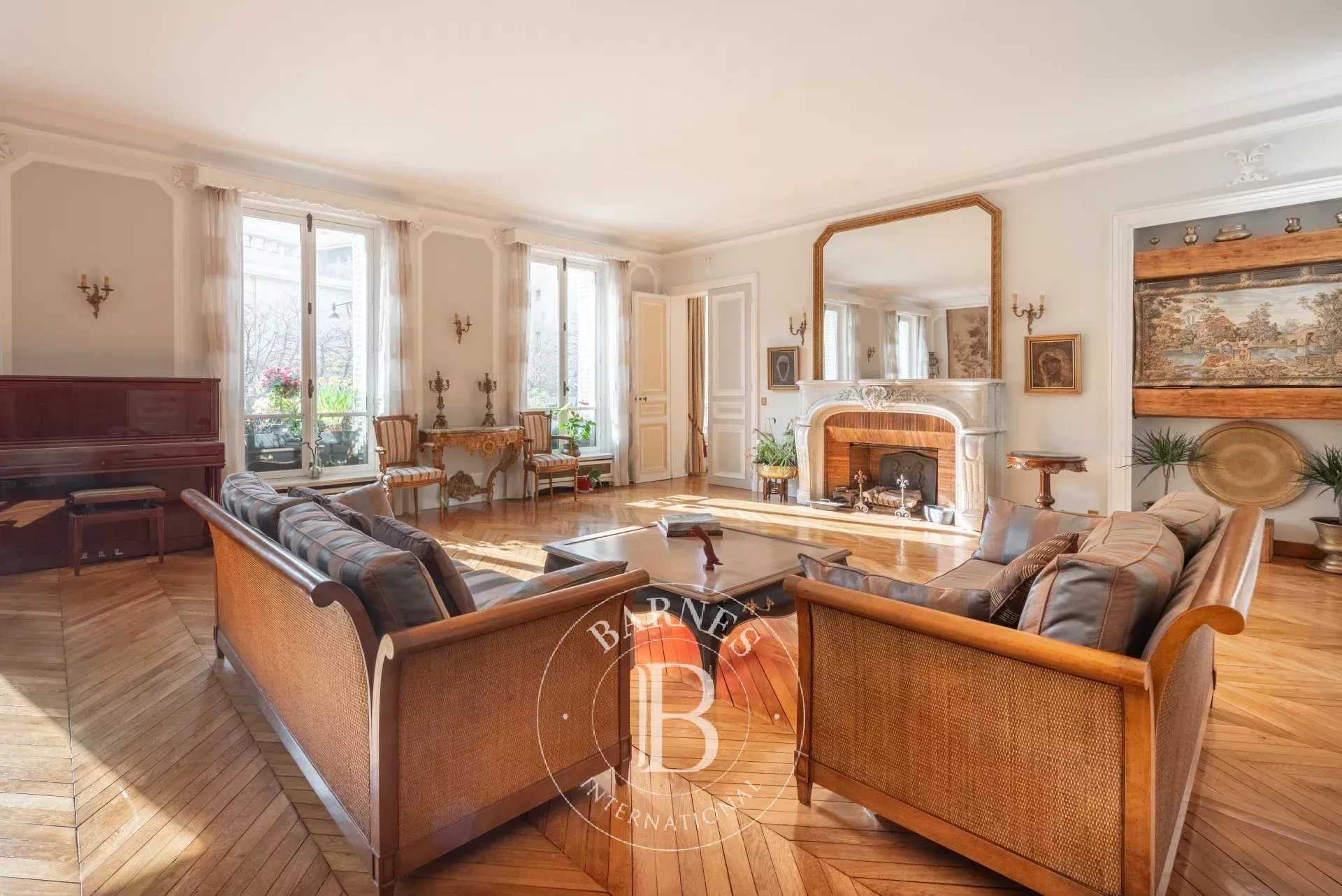 Paris  - Apartment 4 Bedrooms