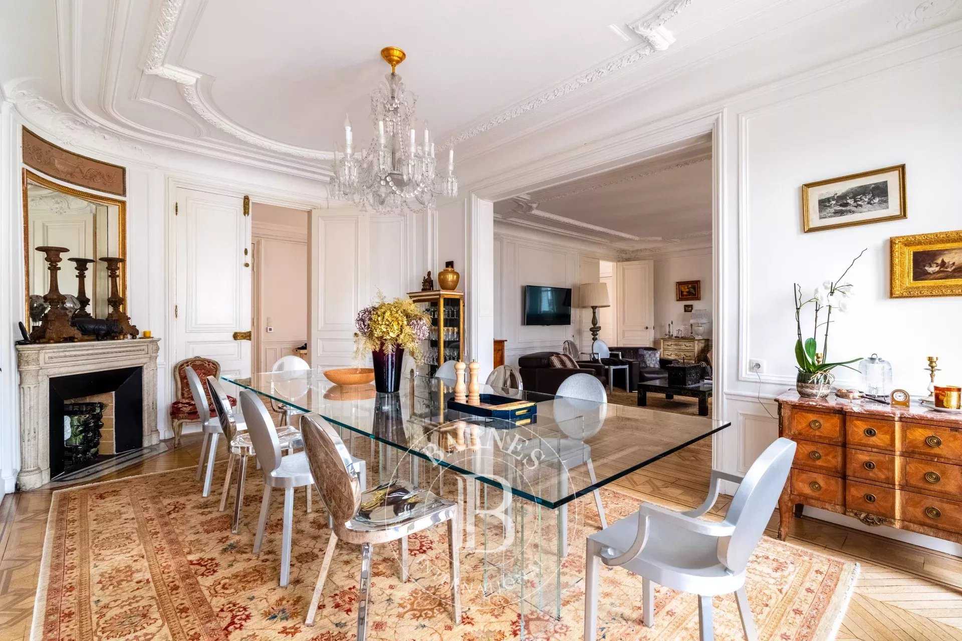 Paris  - Appartement 7 Pièces 5 Chambres