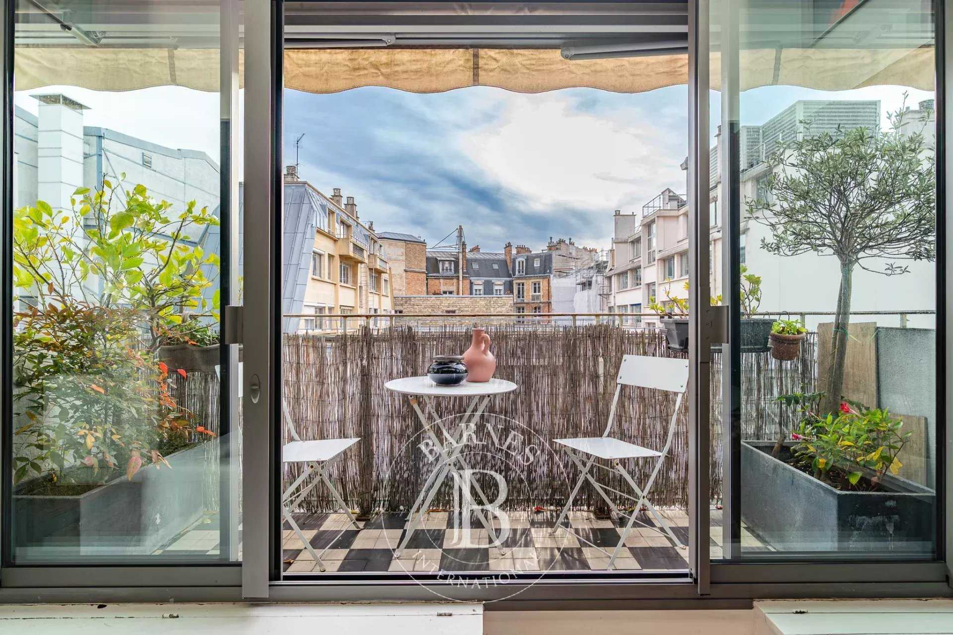 Paris  - Appartement 5 Pi&egrave;ces 3 Chambres