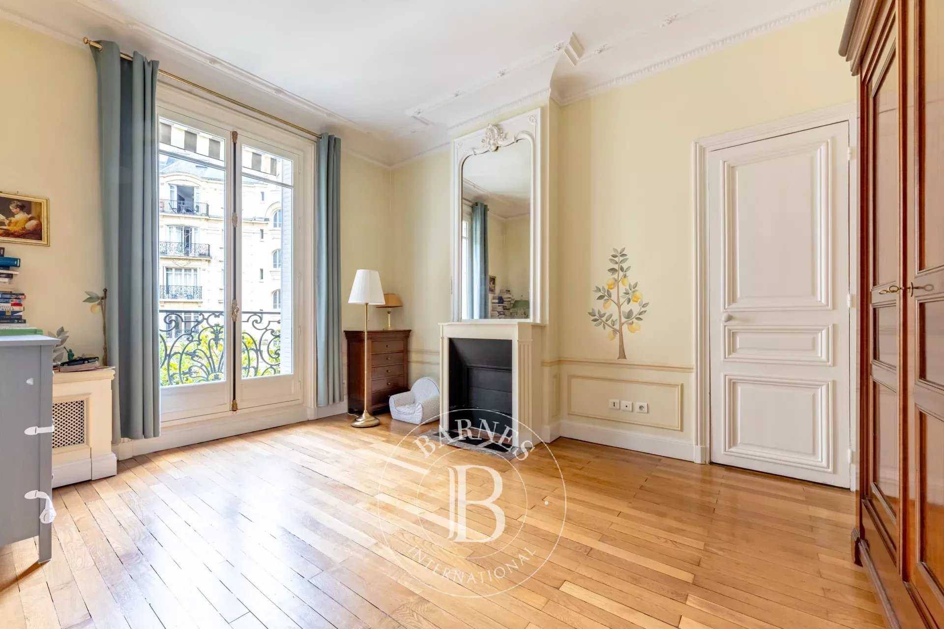 Paris  - Apartment 4 Bedrooms