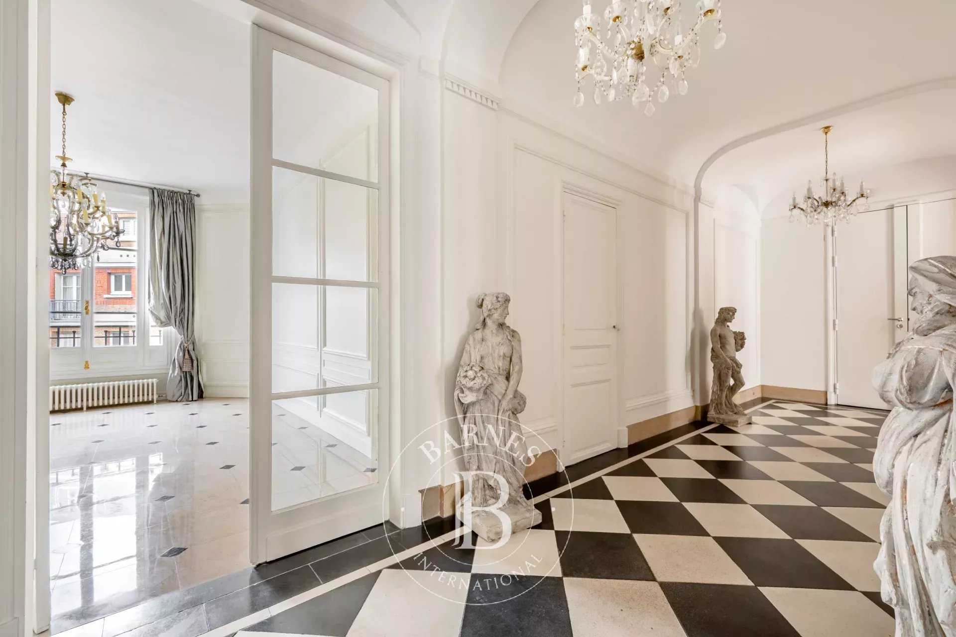 Paris  - Apartment 4 Bedrooms