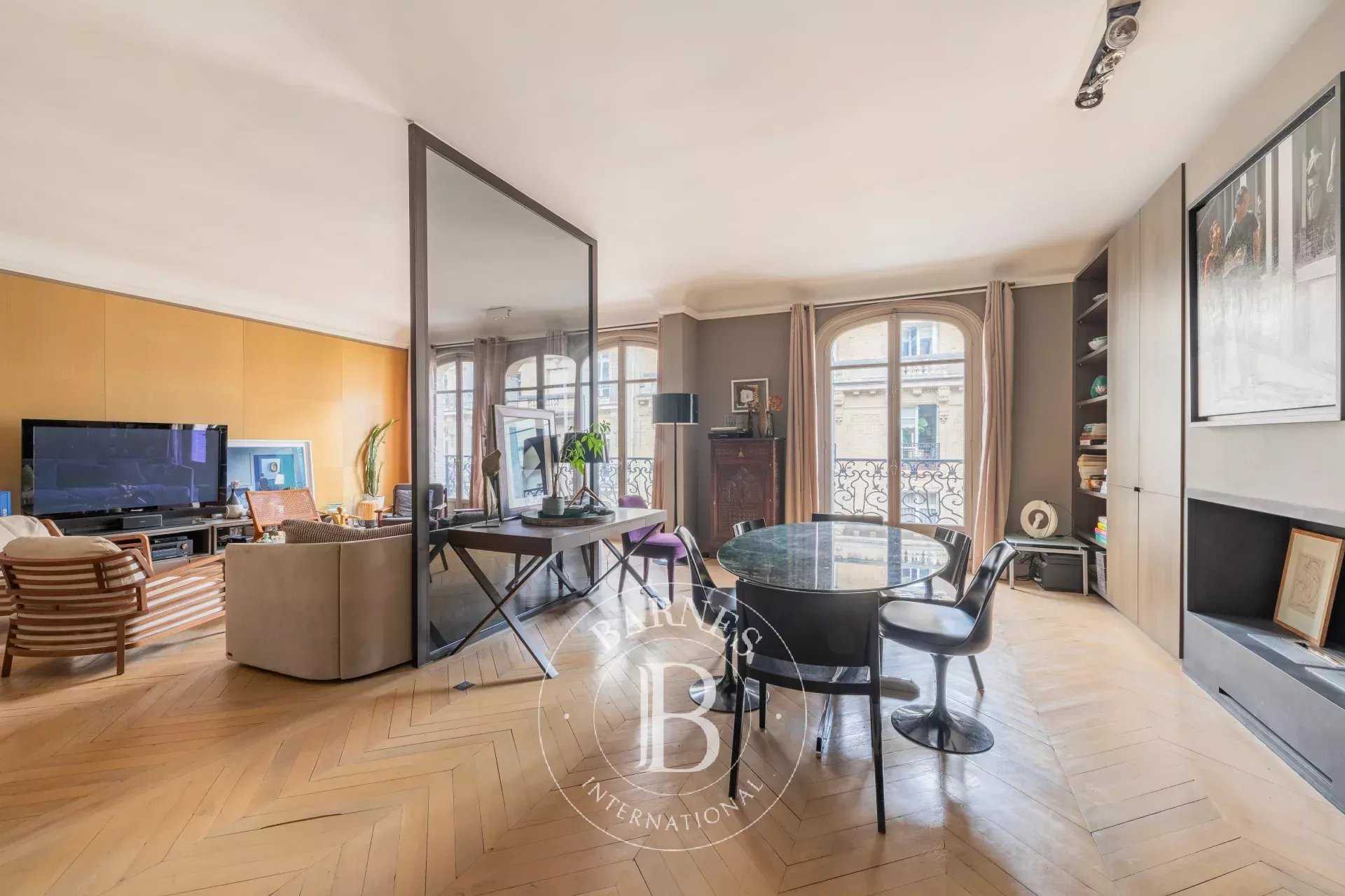 Paris  - Appartement 5 Pièces 4 Chambres