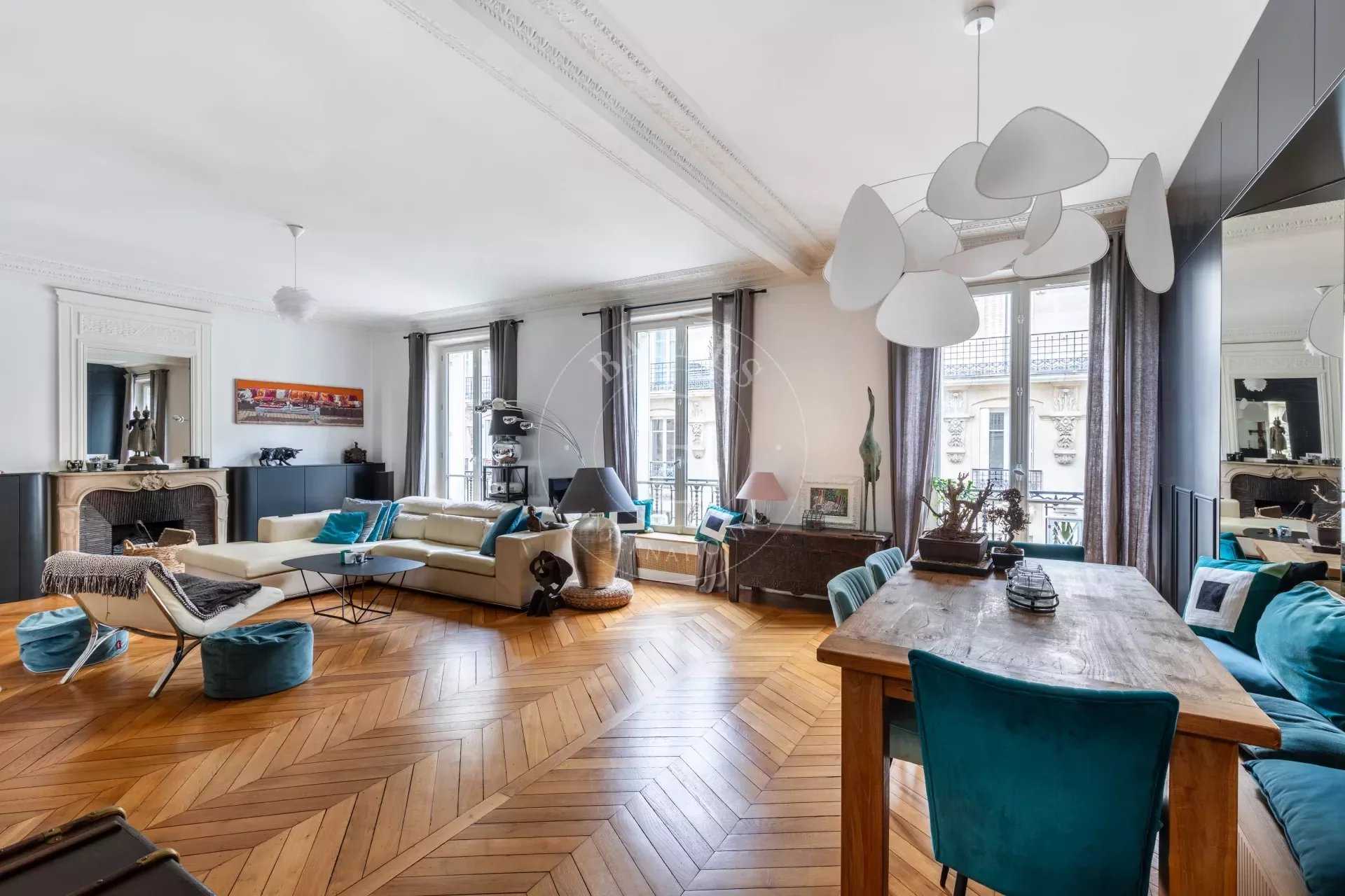 Paris  - Appartement 6 Pièces 4 Chambres