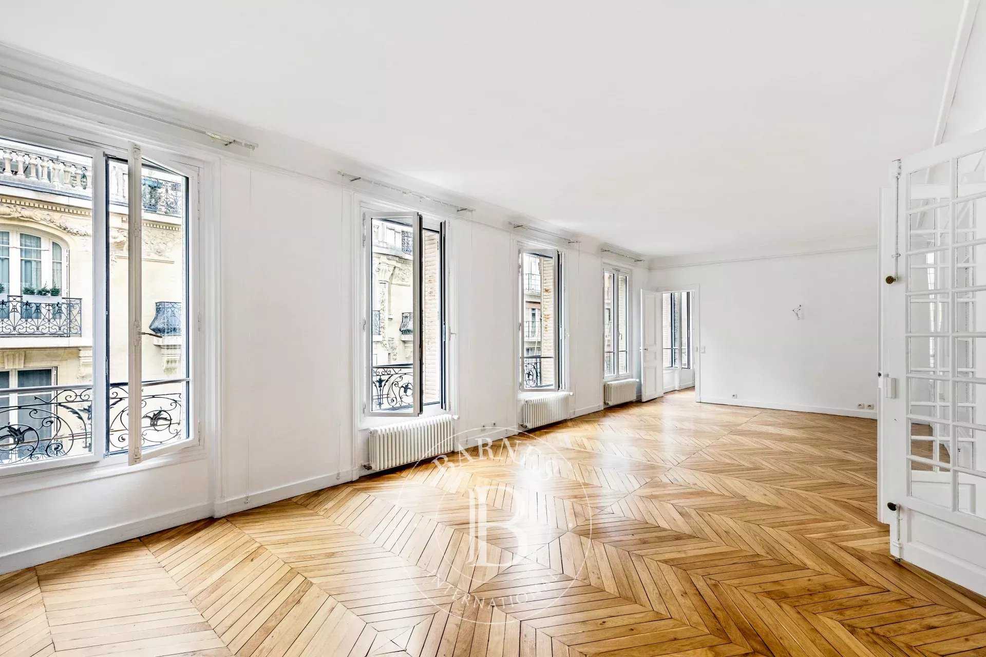 Paris  - Appartement 6 Pi&egrave;ces 4 Chambres