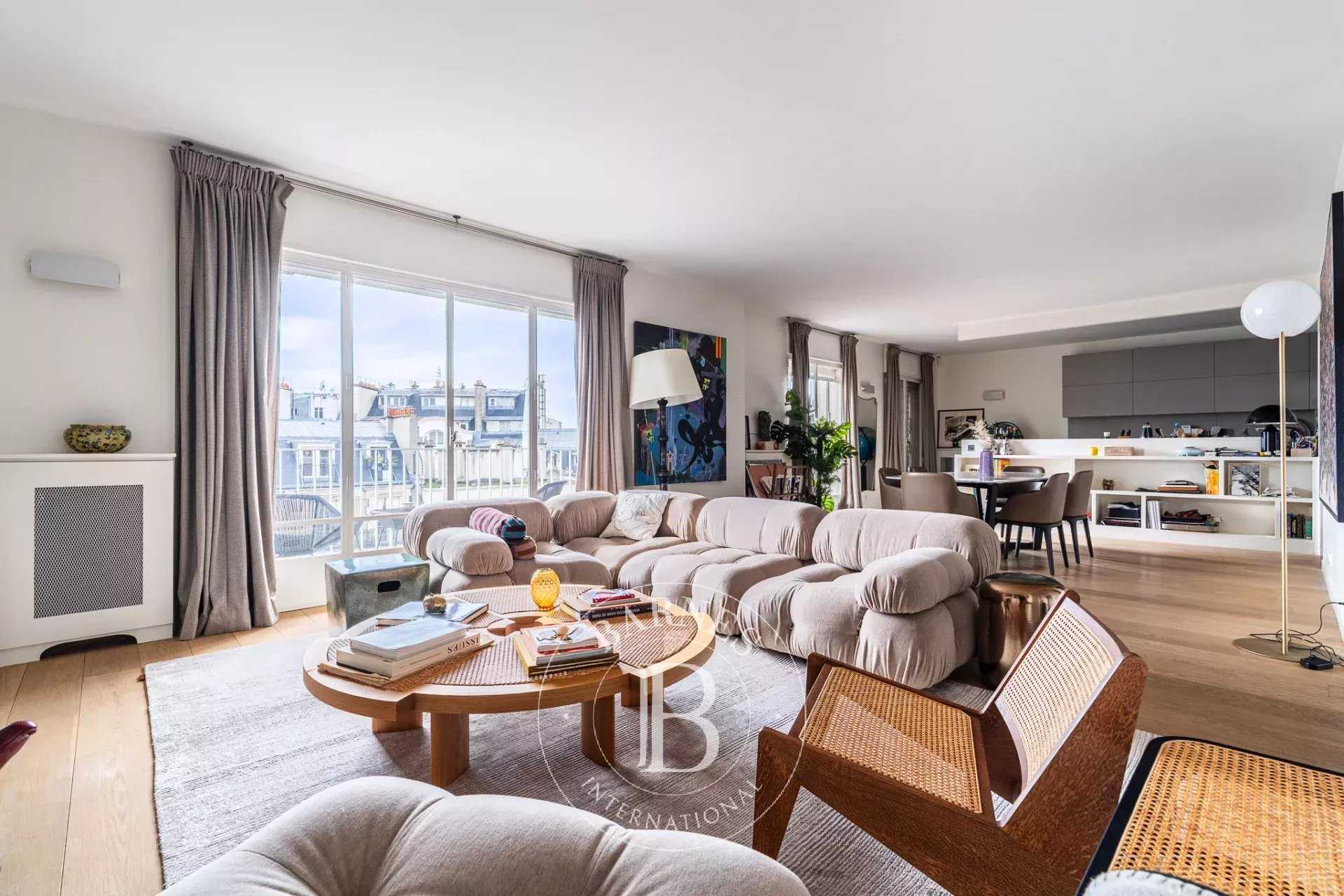 Paris  - Appartement 6 Pi&egrave;ces 4 Chambres