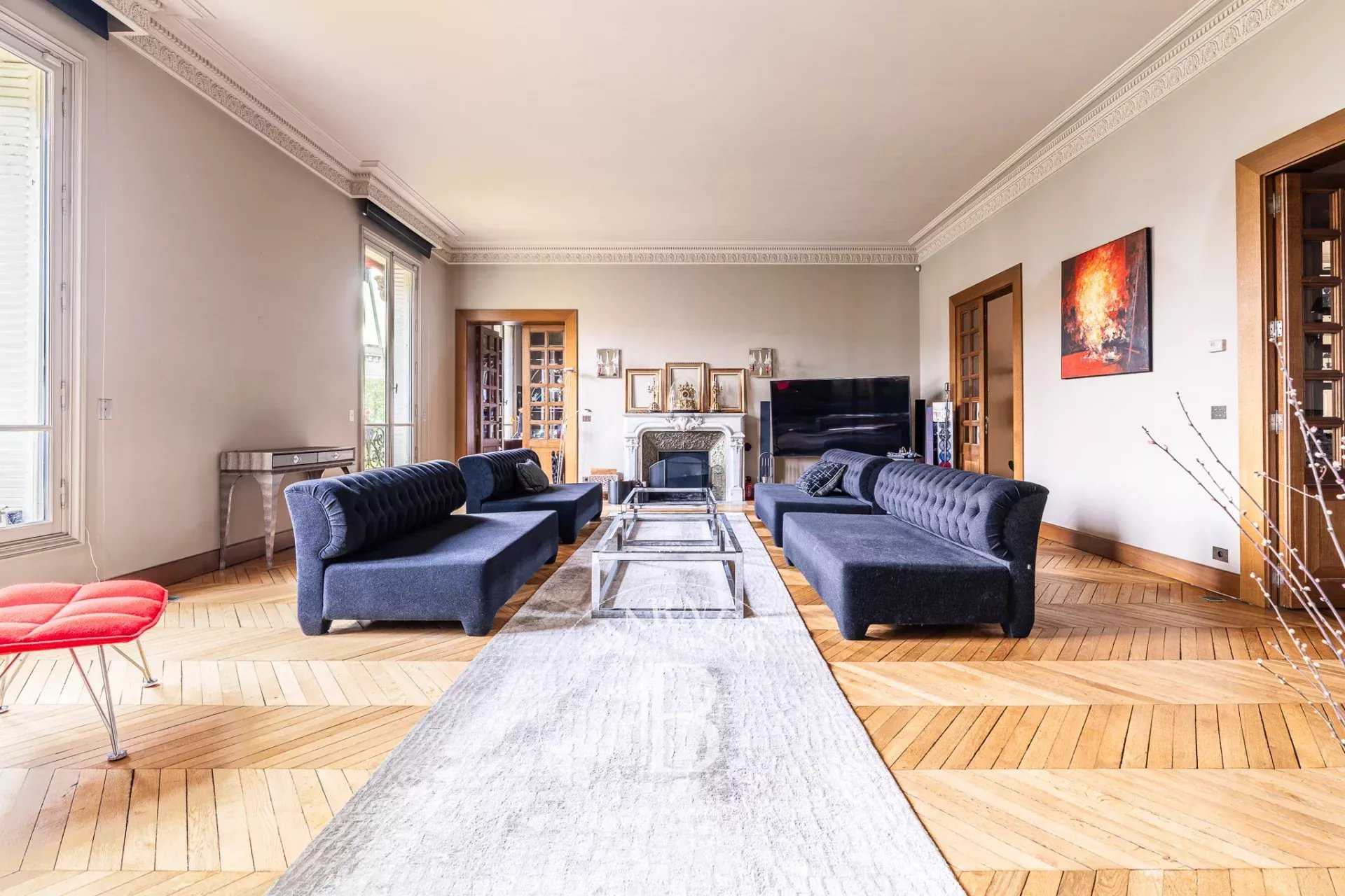 Paris  - Appartement 9 Pi&egrave;ces 4 Chambres