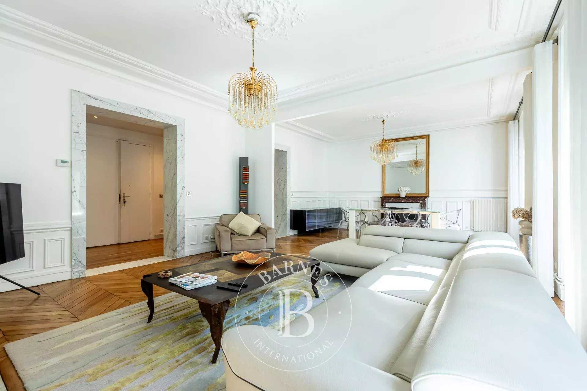 Paris  - Appartement 5 Pièces 3 Chambres