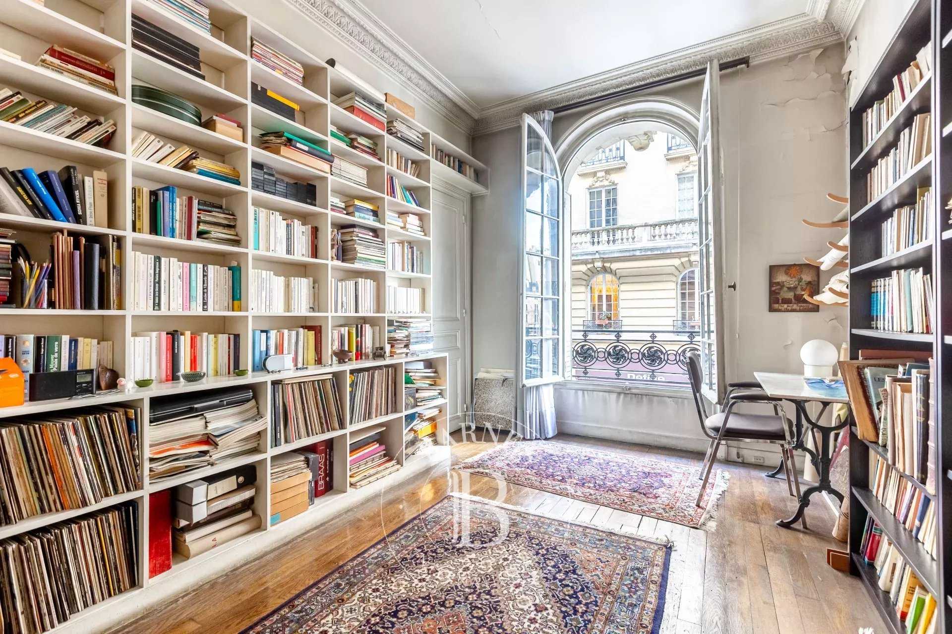 Paris  - Appartement 5 Pi&egrave;ces 3 Chambres