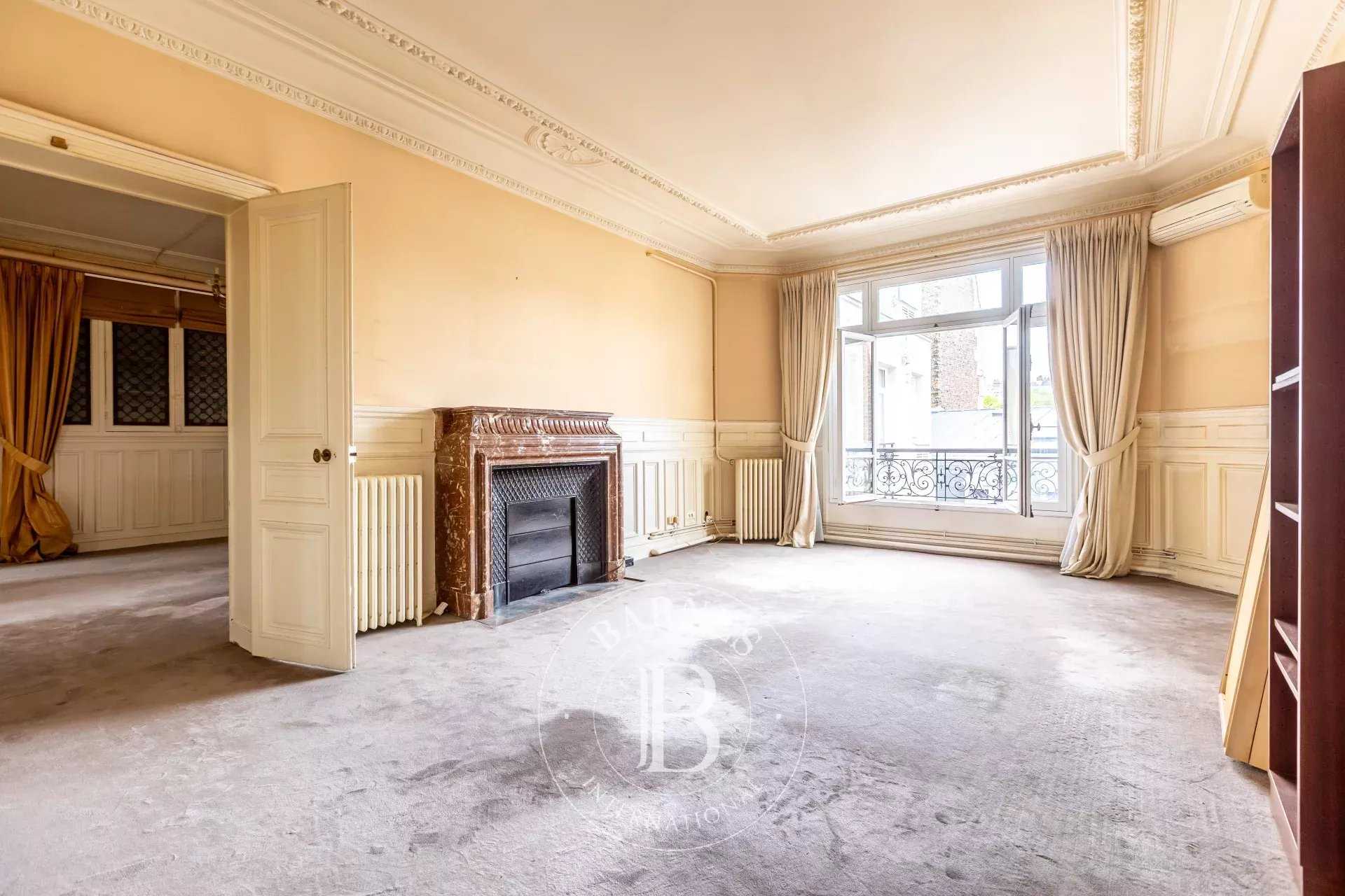 Paris  - Appartement 6 Pi&egrave;ces 3 Chambres